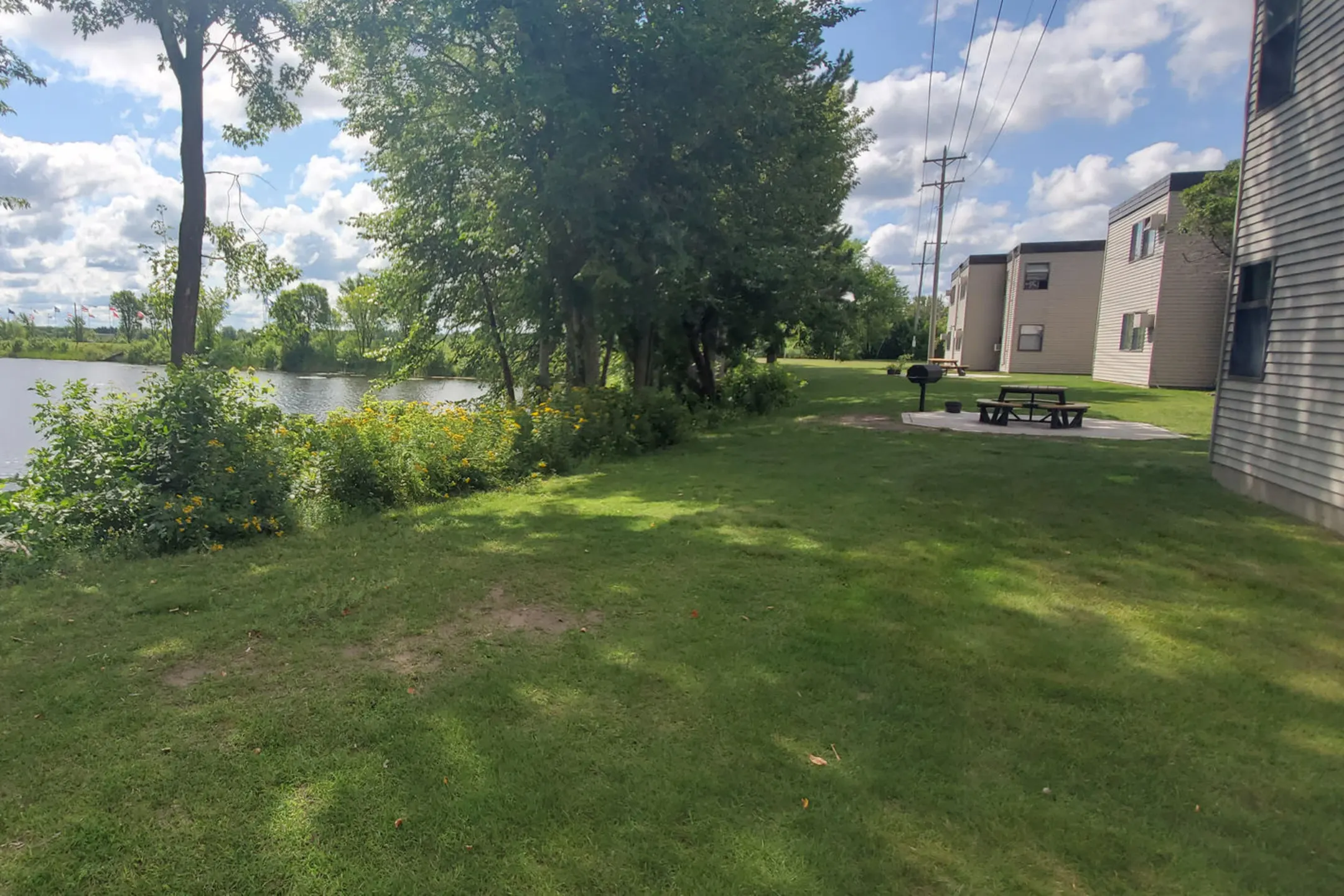 Lakeside Manor Apartments Chisholm, MN 55719