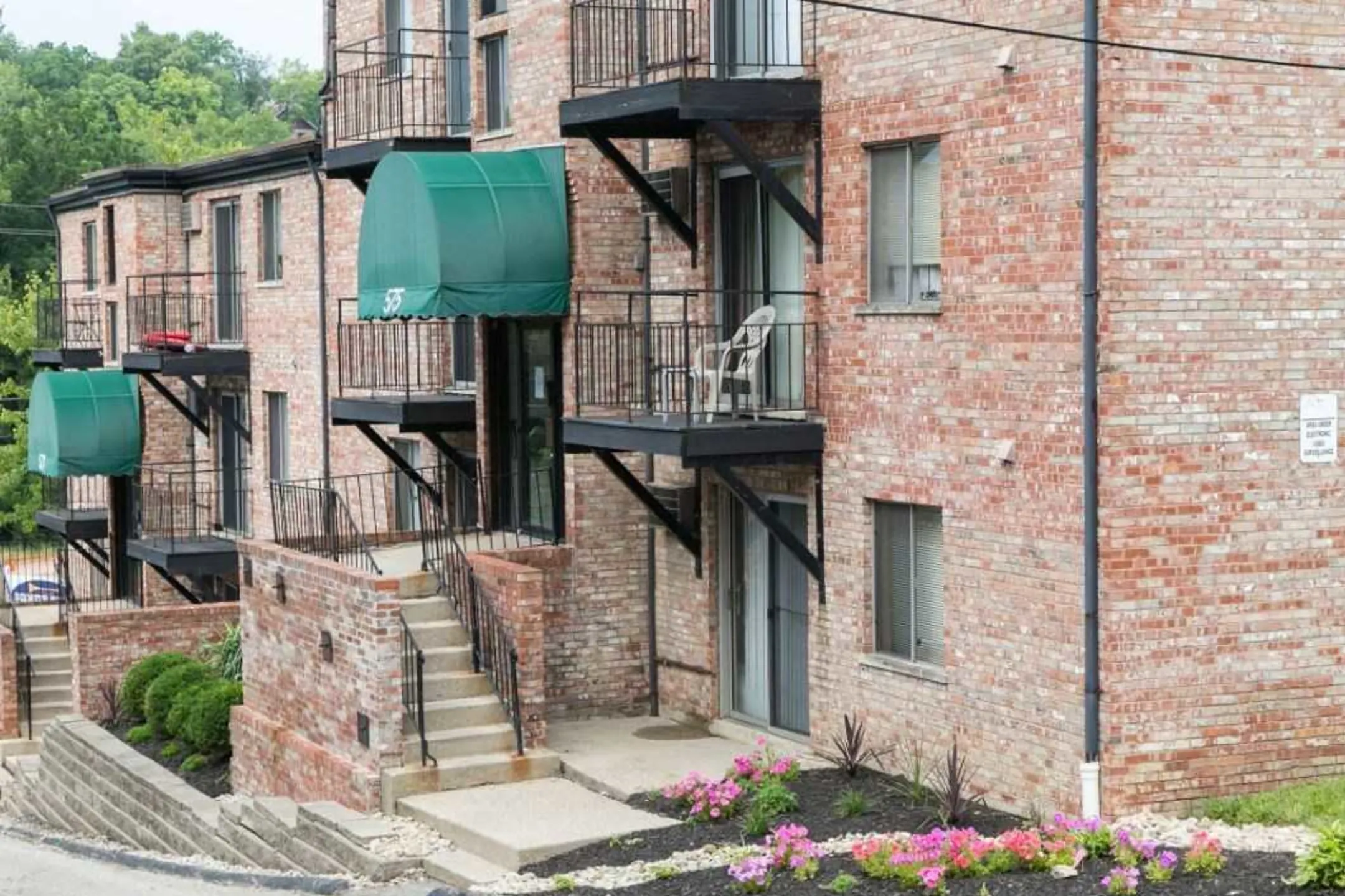 Building - The Cliffs Apartments & Dixmyth Hills - Cincinnati, OH