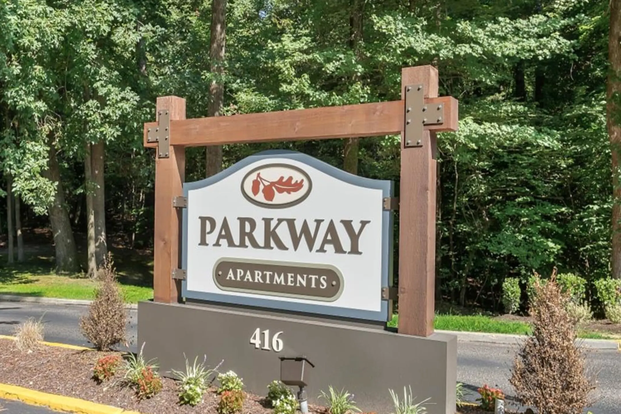 Community Signage - Parkway Apartments - Williamsburg, VA