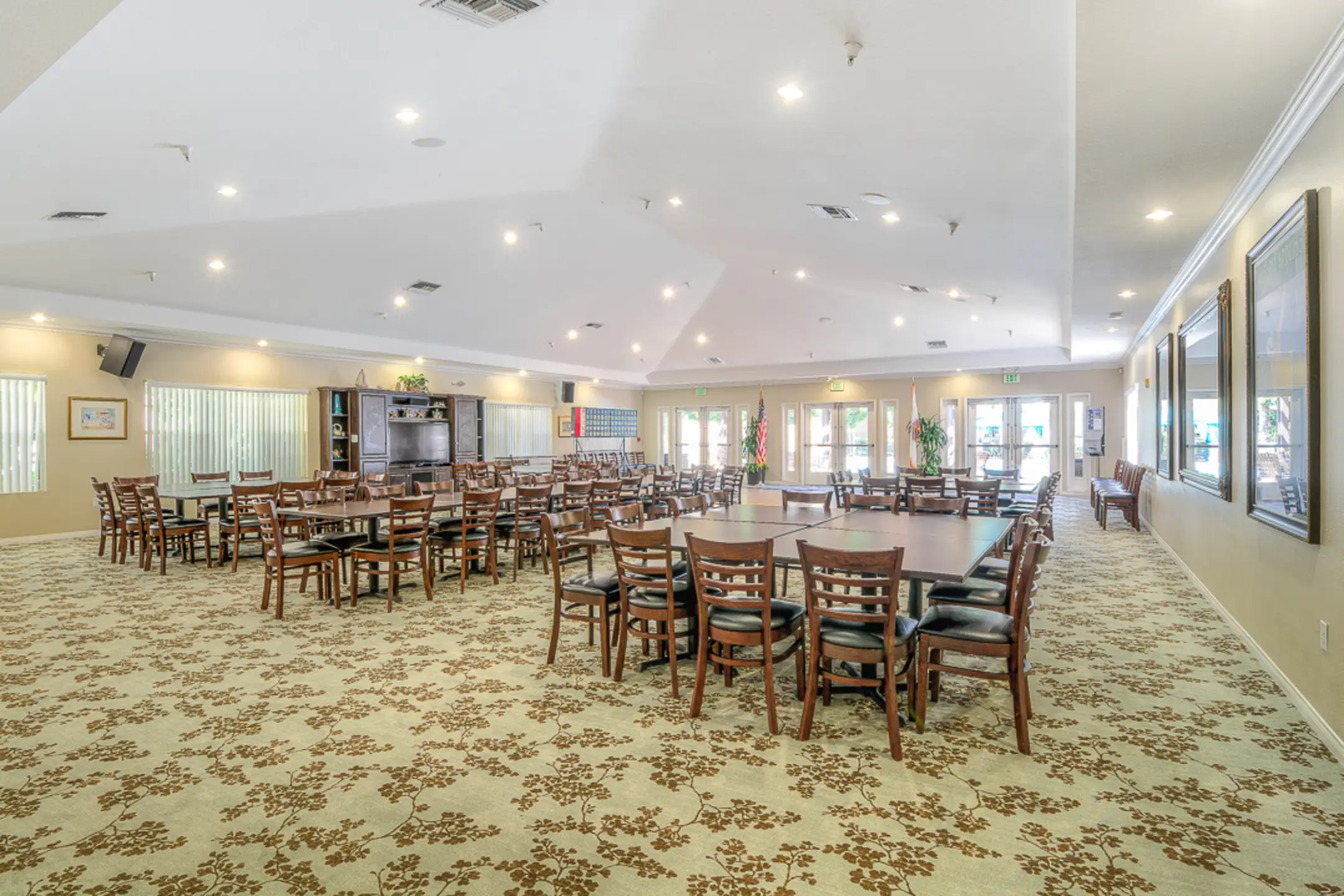 Dining Room - Palm Island Senior Living +55 - Fountain Valley, CA