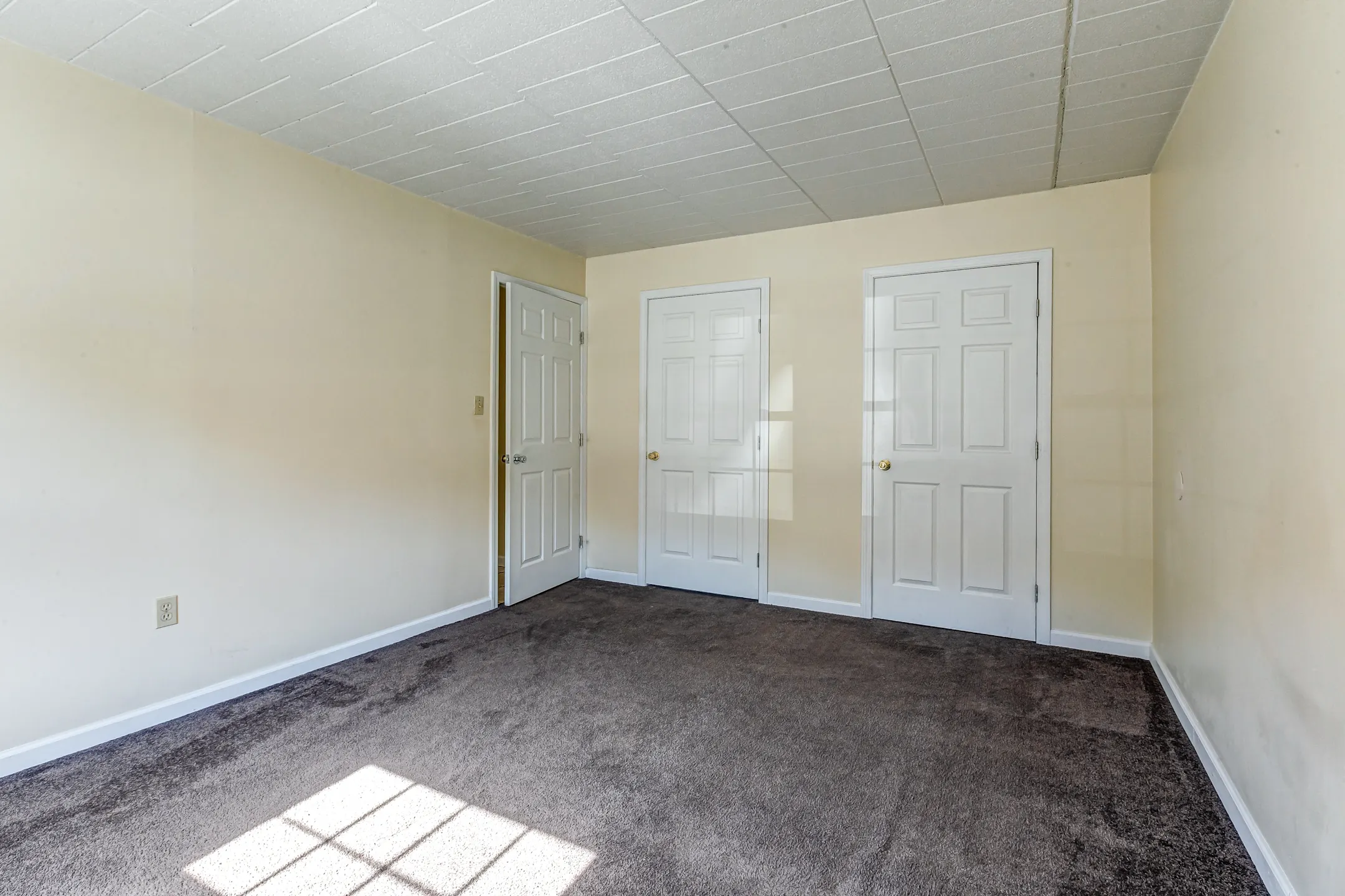 Colonial Arms Apartments Monaca, PA 15061