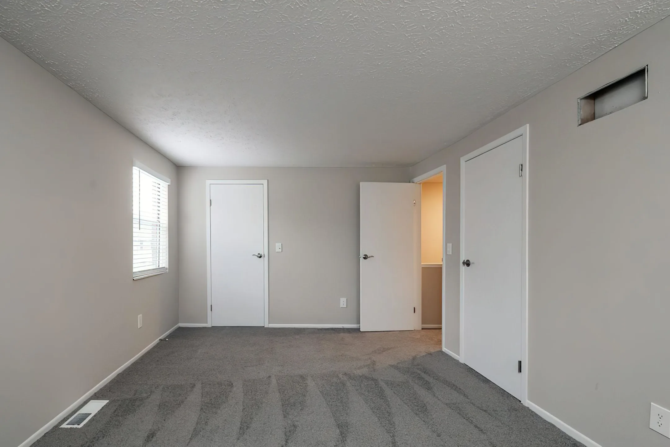 Townhomes at McNaughten 1363 Yorkland Rd Columbus, OH Apartments