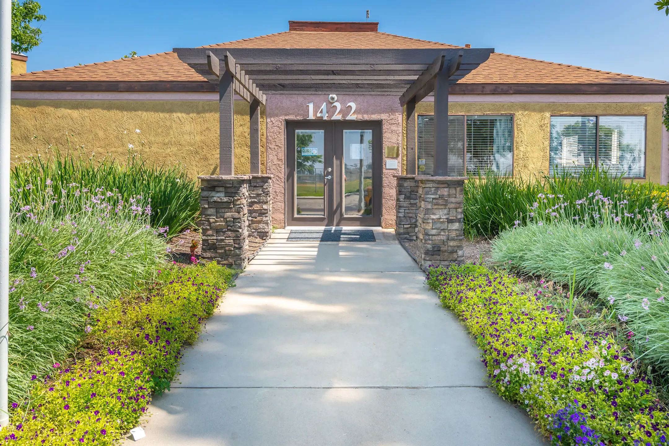 Ascot Park Apartments 1422 E 9th St San Bernardino, CA Apartments