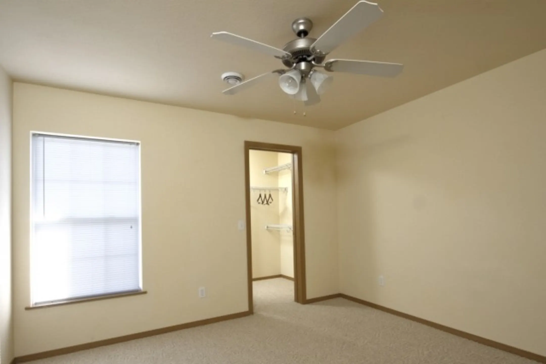 Plainview Park 641 W Farm Road 182 Springfield, MO Apartments for