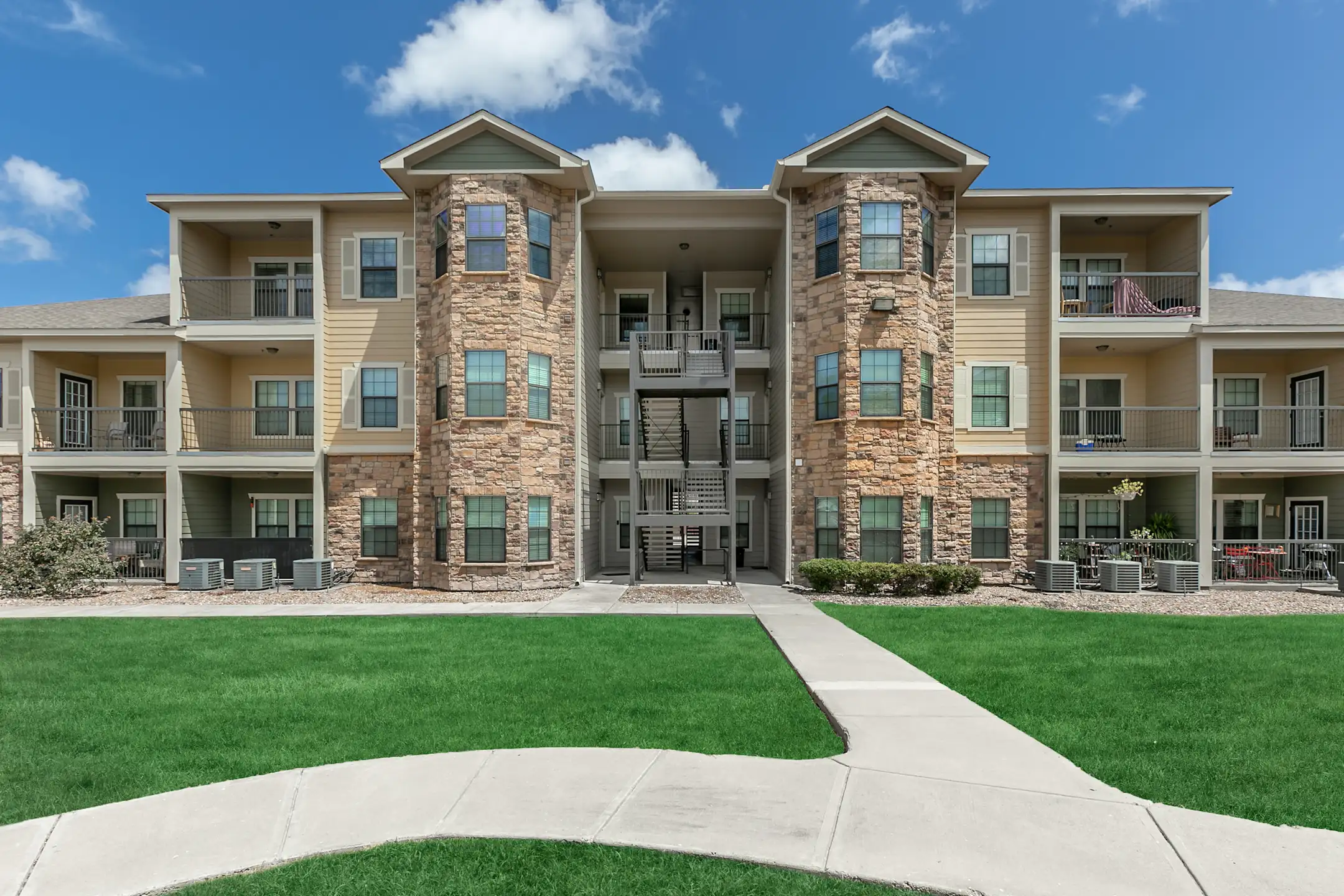 Building - Encore Crossings - Corpus Christi, TX