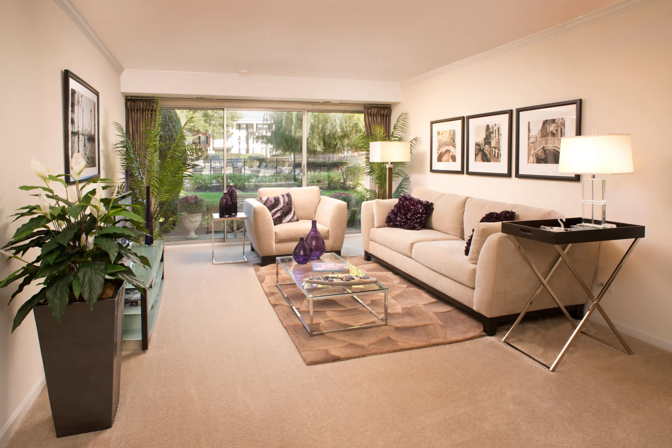 Versailles On the Lakes/Oakbrook Terrace Apartments Oakbrook Terrace