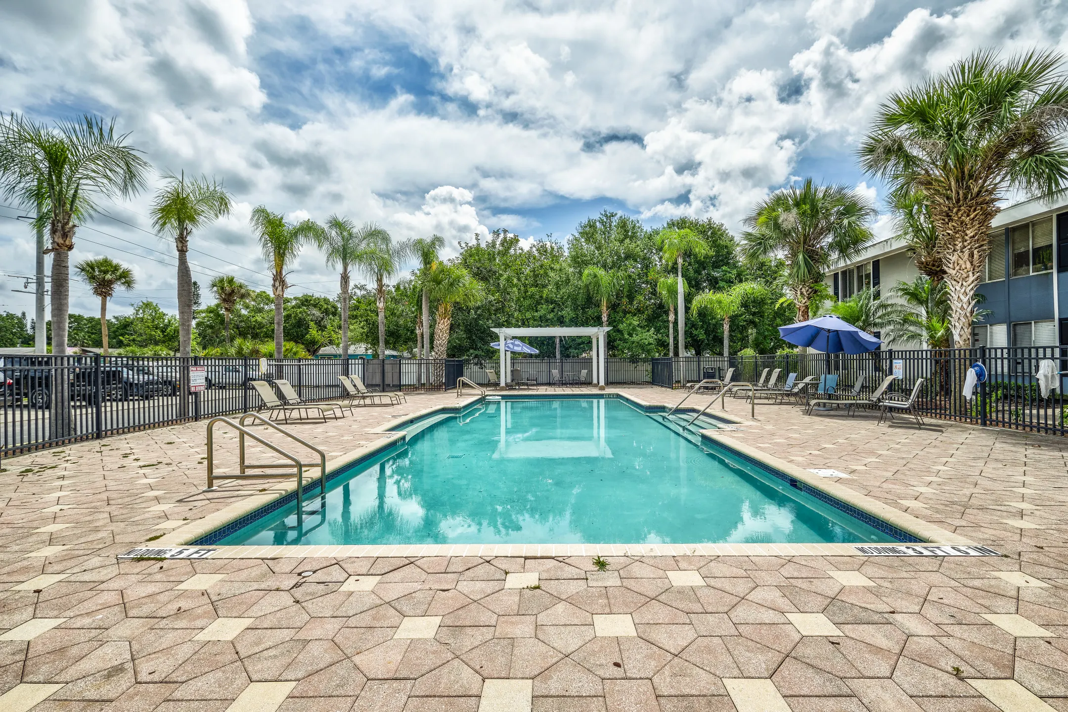 Everest Gardens Apartments - Bradenton, FL 34208