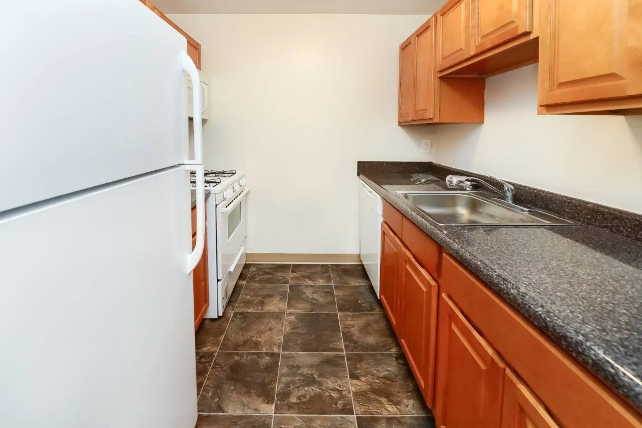 Cranbury Crossing Apartment Homes 1 Cranbury Cir East Brunswick, NJ