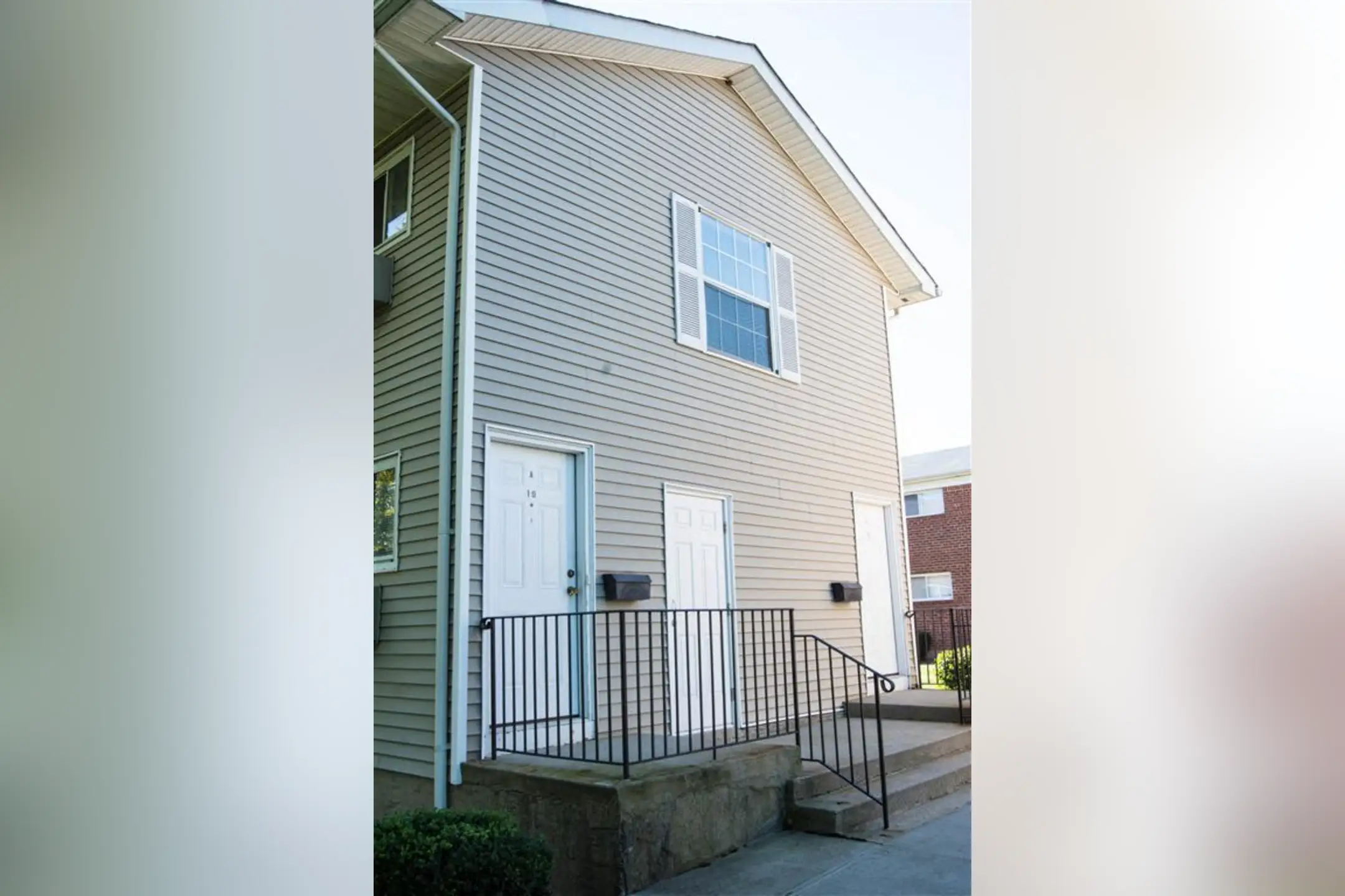 Brookwood at Bay Shore Apartments Bay Shore, NY 11706