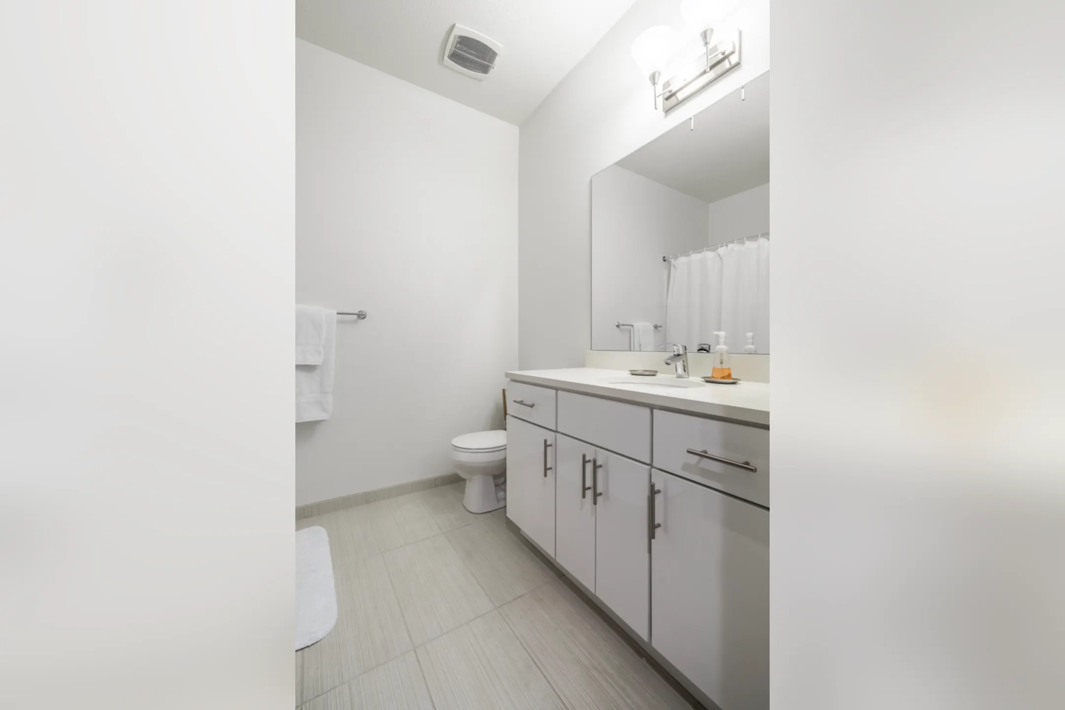 Bathroom - The Conrad - Omaha, NE