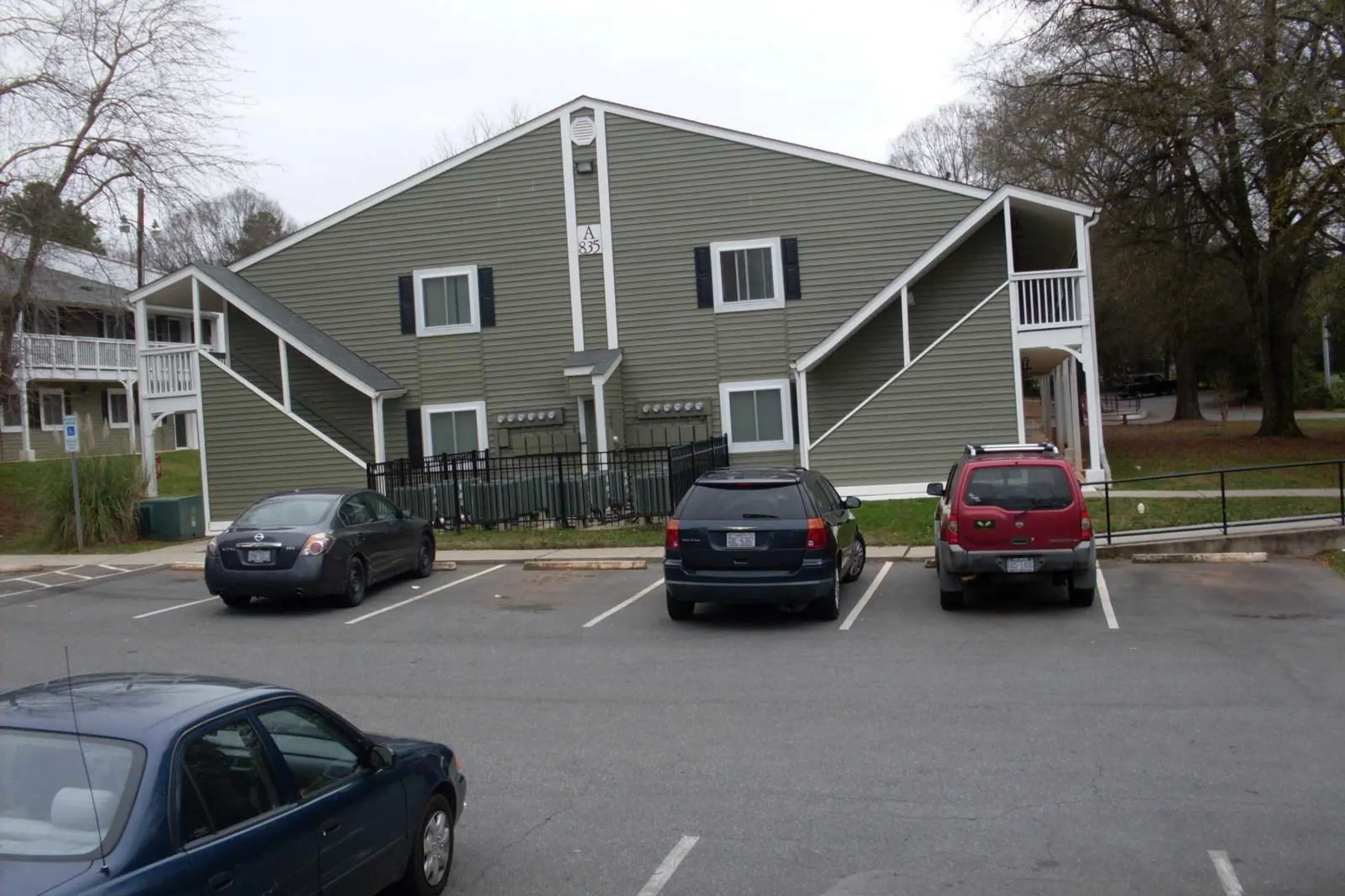 Building - Oakhill Apartments - Davidson, NC
