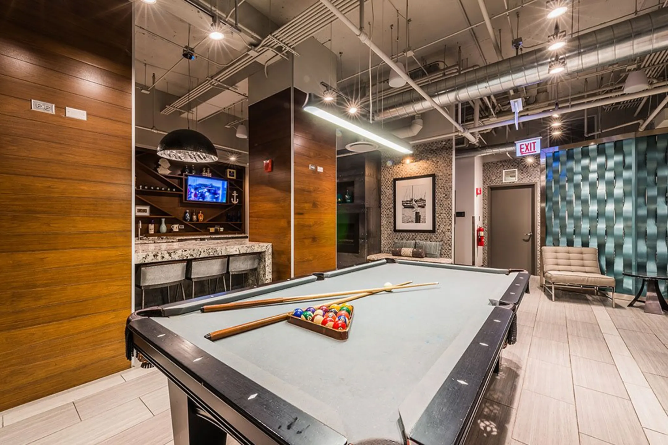 Axis Apartments and Lofts - Chicago, IL