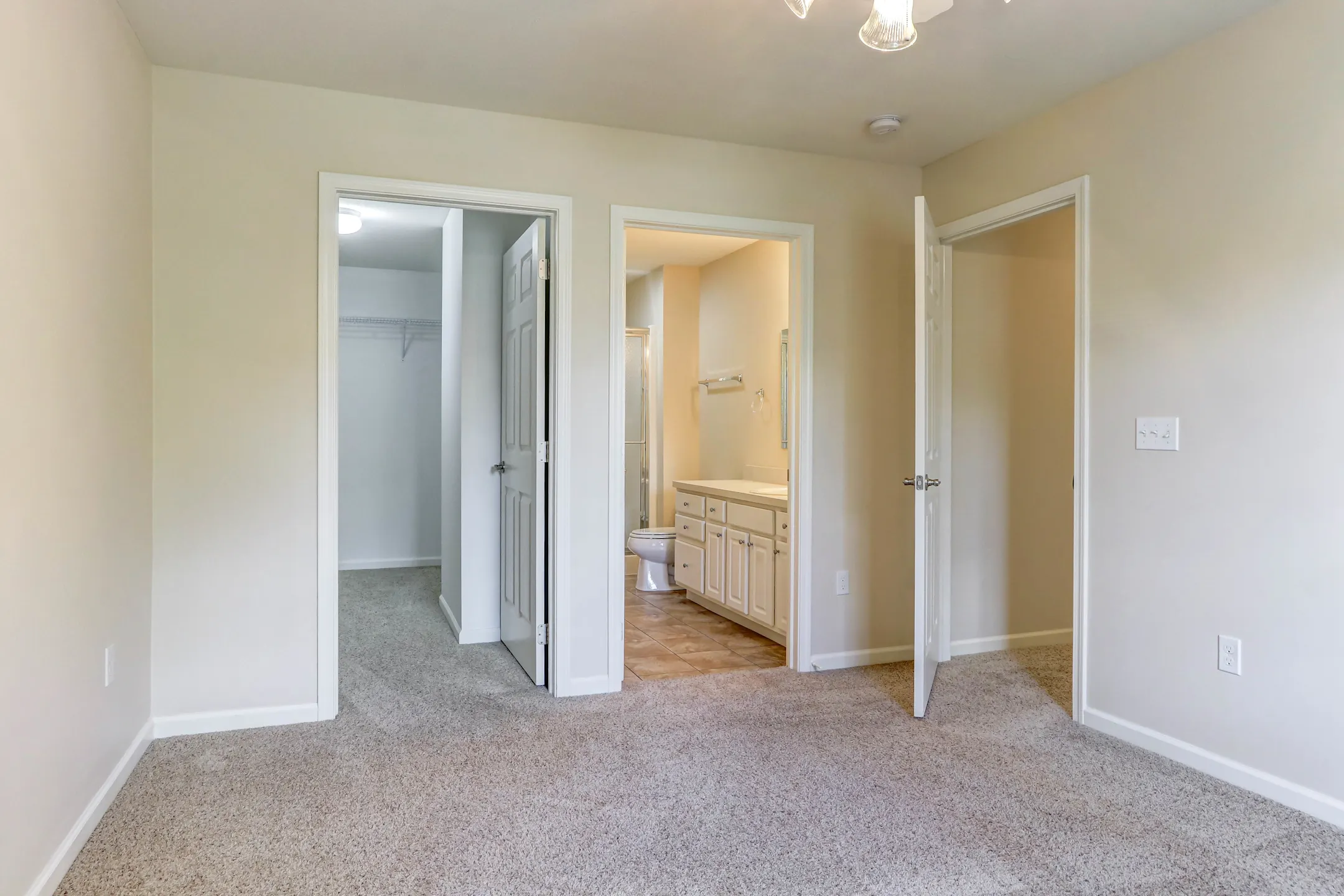 Bedroom - Pointe At Evans Lake - Youngstown, OH