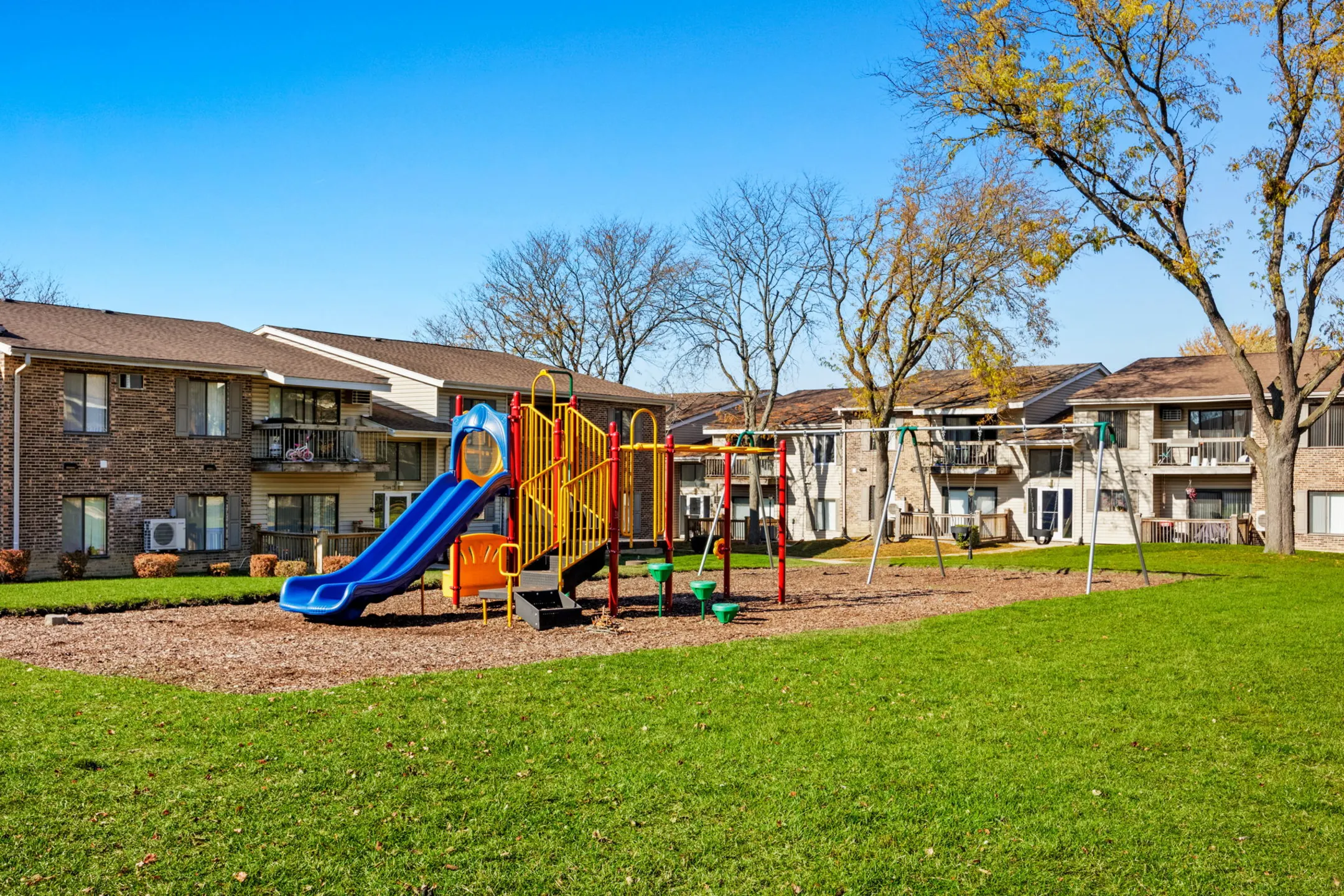 Playground - Emerald Courts - Woodridge, IL