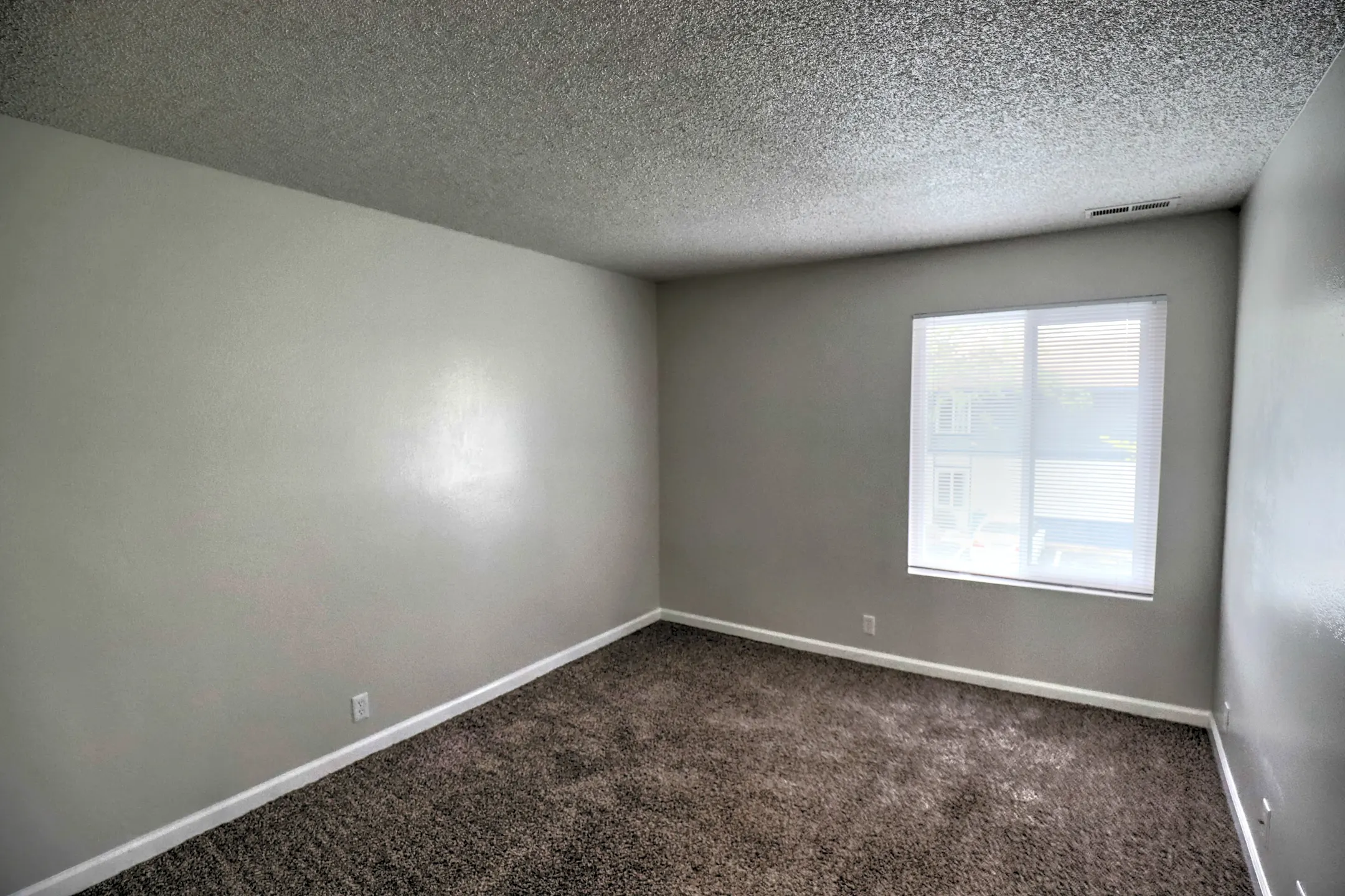 Bedroom - Kirman Garden - Reno, NV