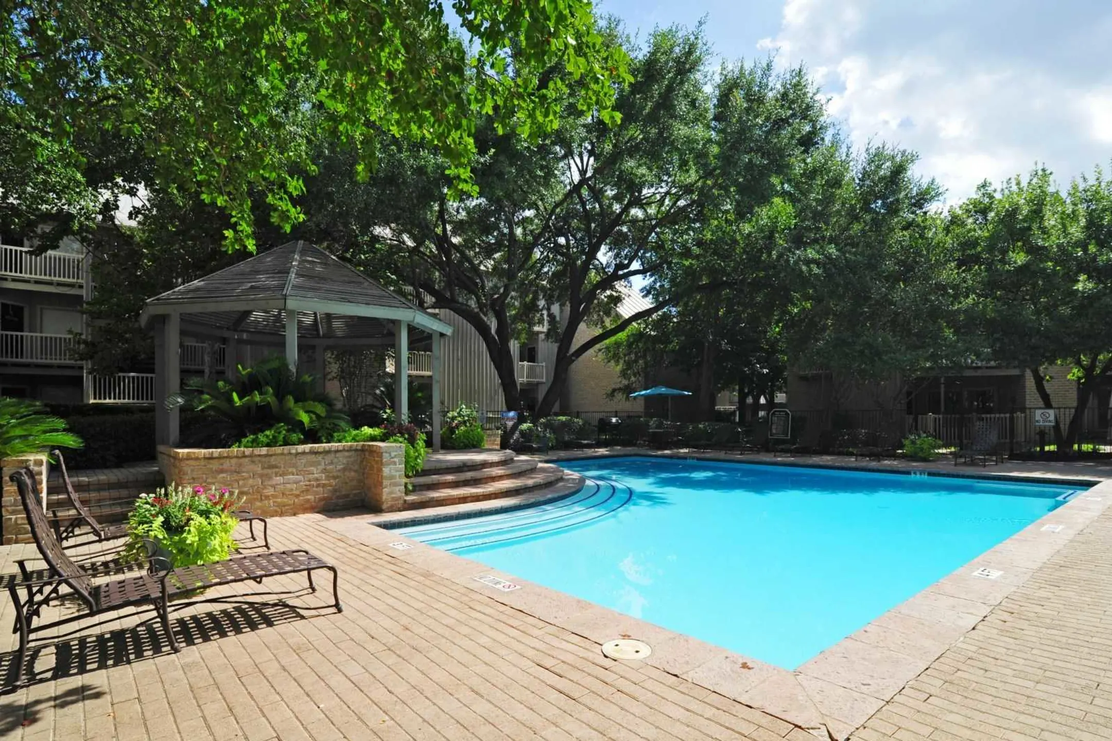 Pool - Oakhampton Place - San Antonio, TX