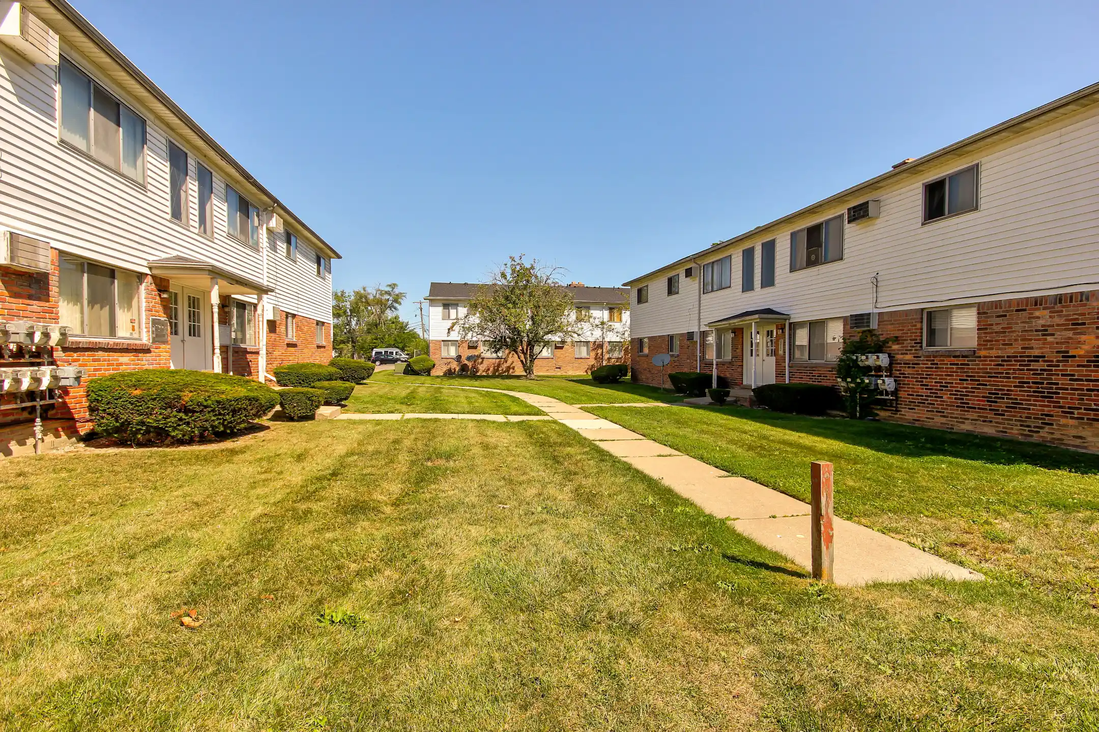 Hampton Court Apartments Roseville, MI 48066