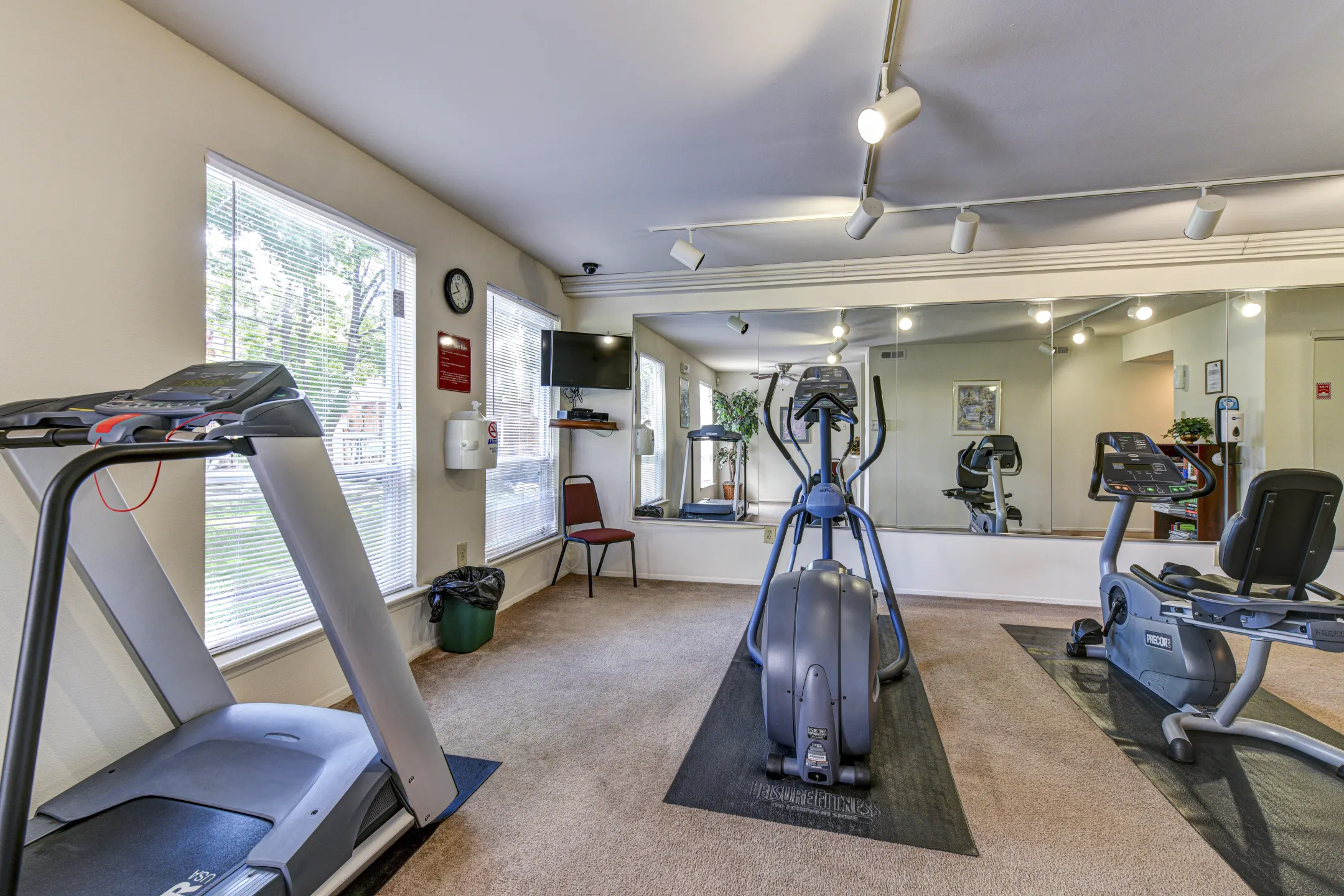 Fitness Weight Room - Robin Hill Apartments - Voorhees, NJ
