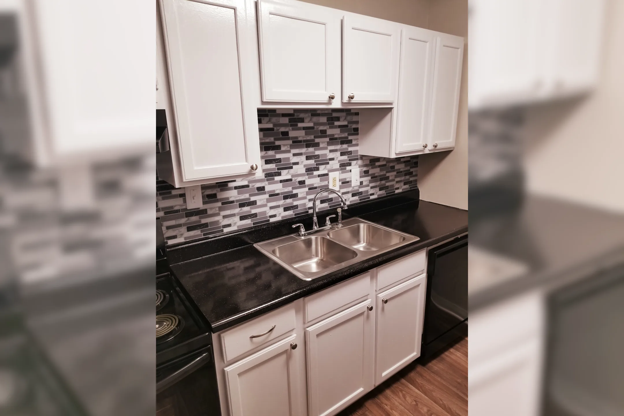 Kitchen - Eagle Trace Apartment Homes - Greenville, SC