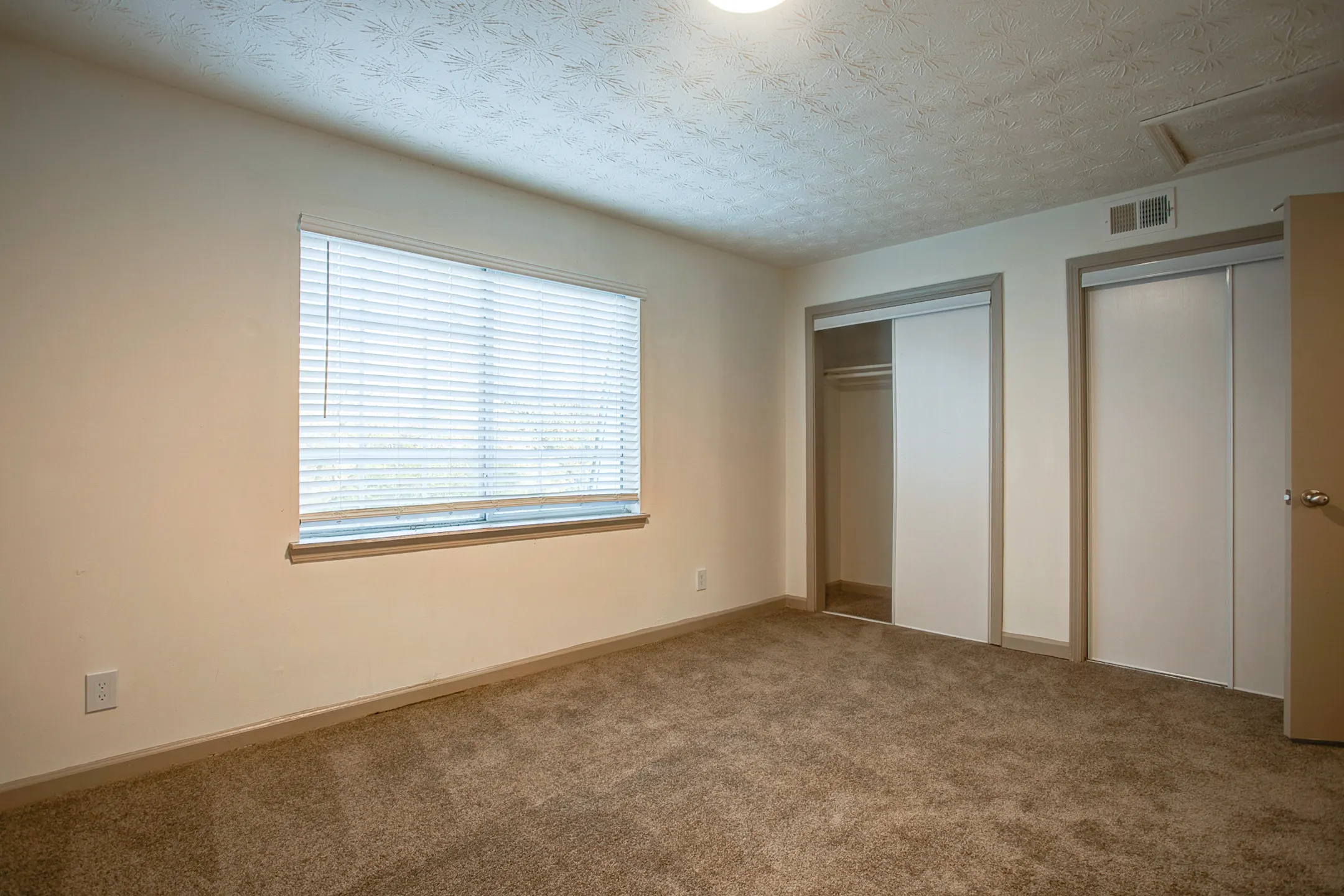 The Woods on Tara 6726 Tara Blvd Jonesboro, GA Apartments for Rent