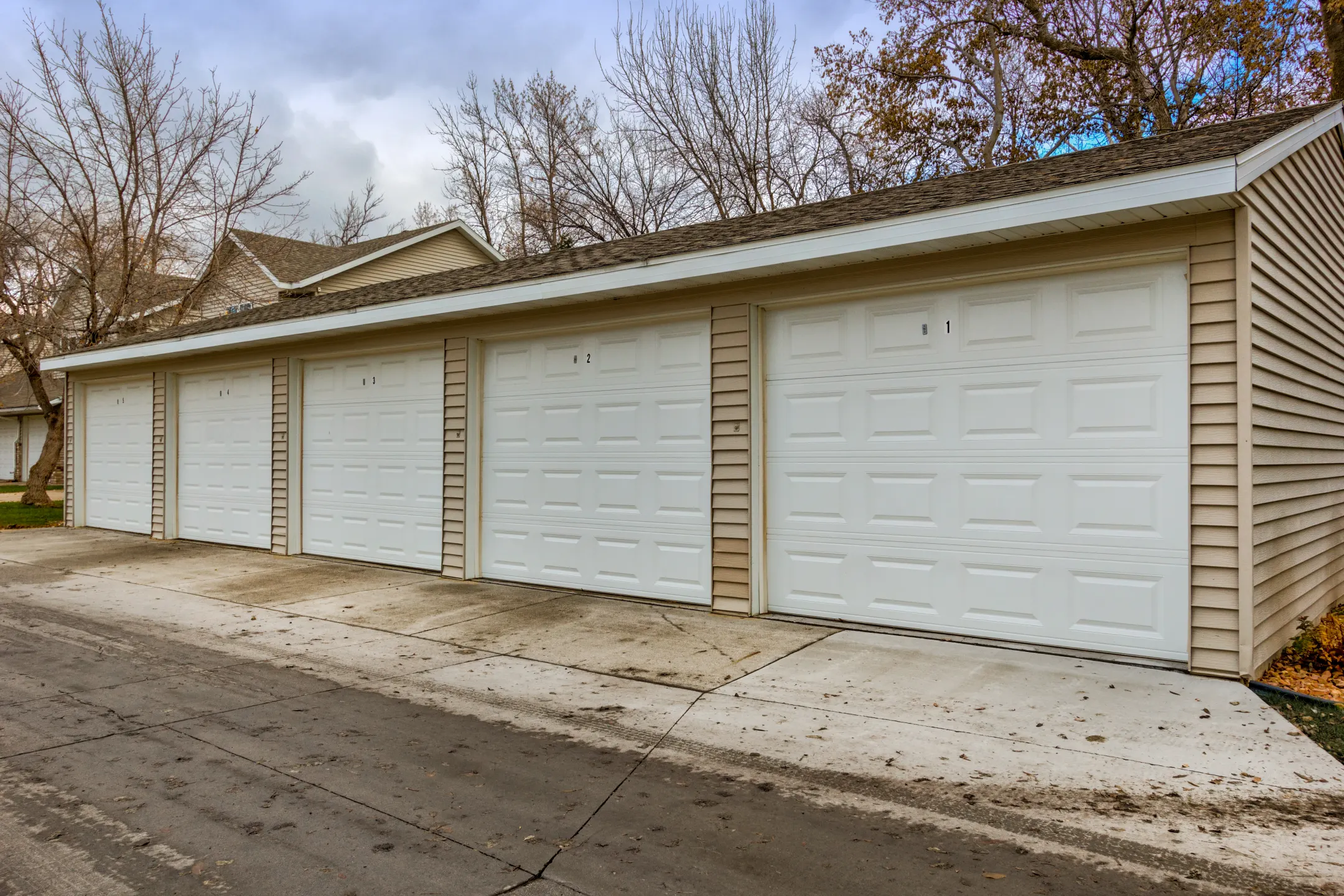 Mistwood Townhomes 2905 40th Ave S Fargo ND Townhouses For Rent   76d8b14c3e551fccb265b8caea2acf0d