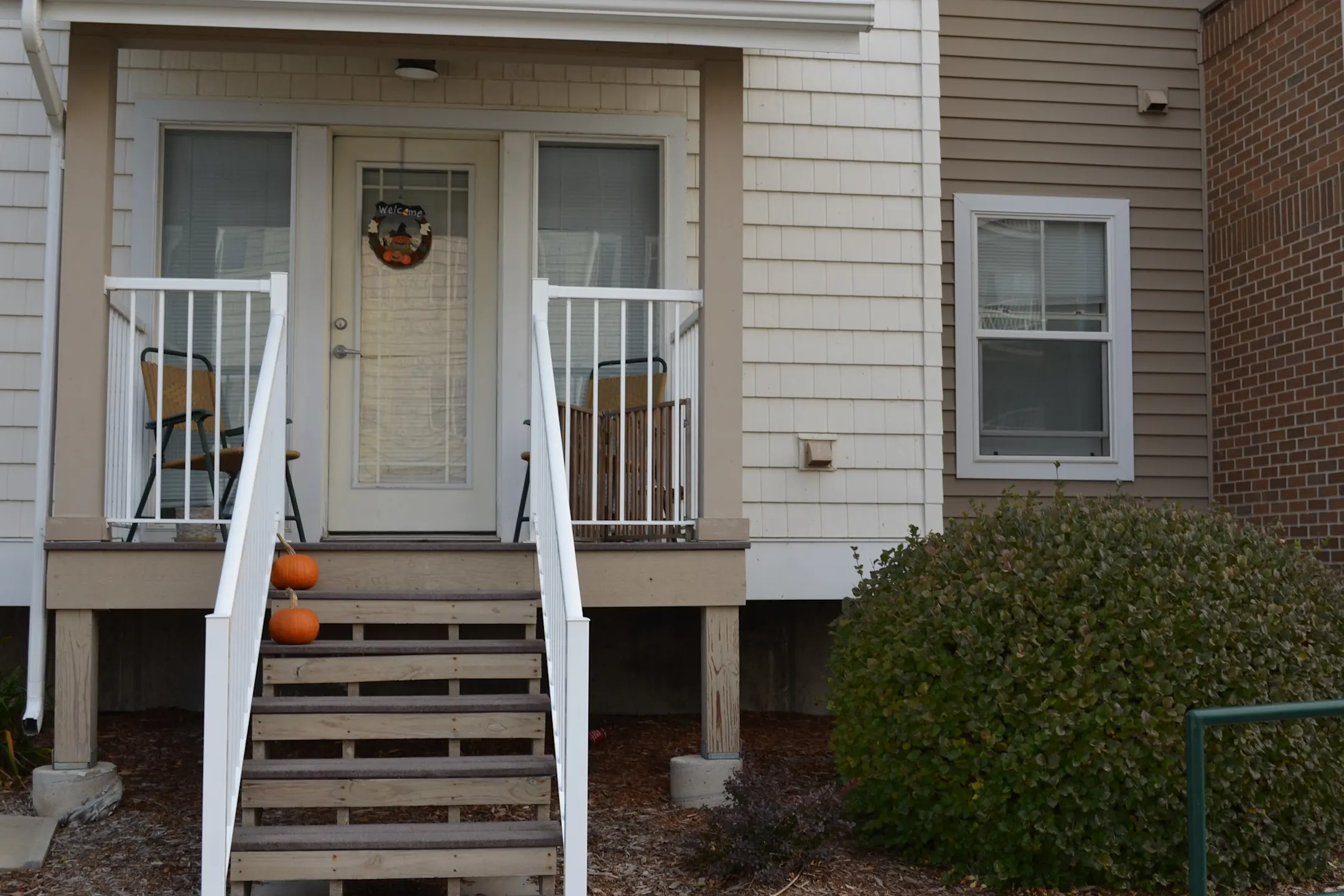 Cloverfield Marketplace Apartments Chaska, MN 55318