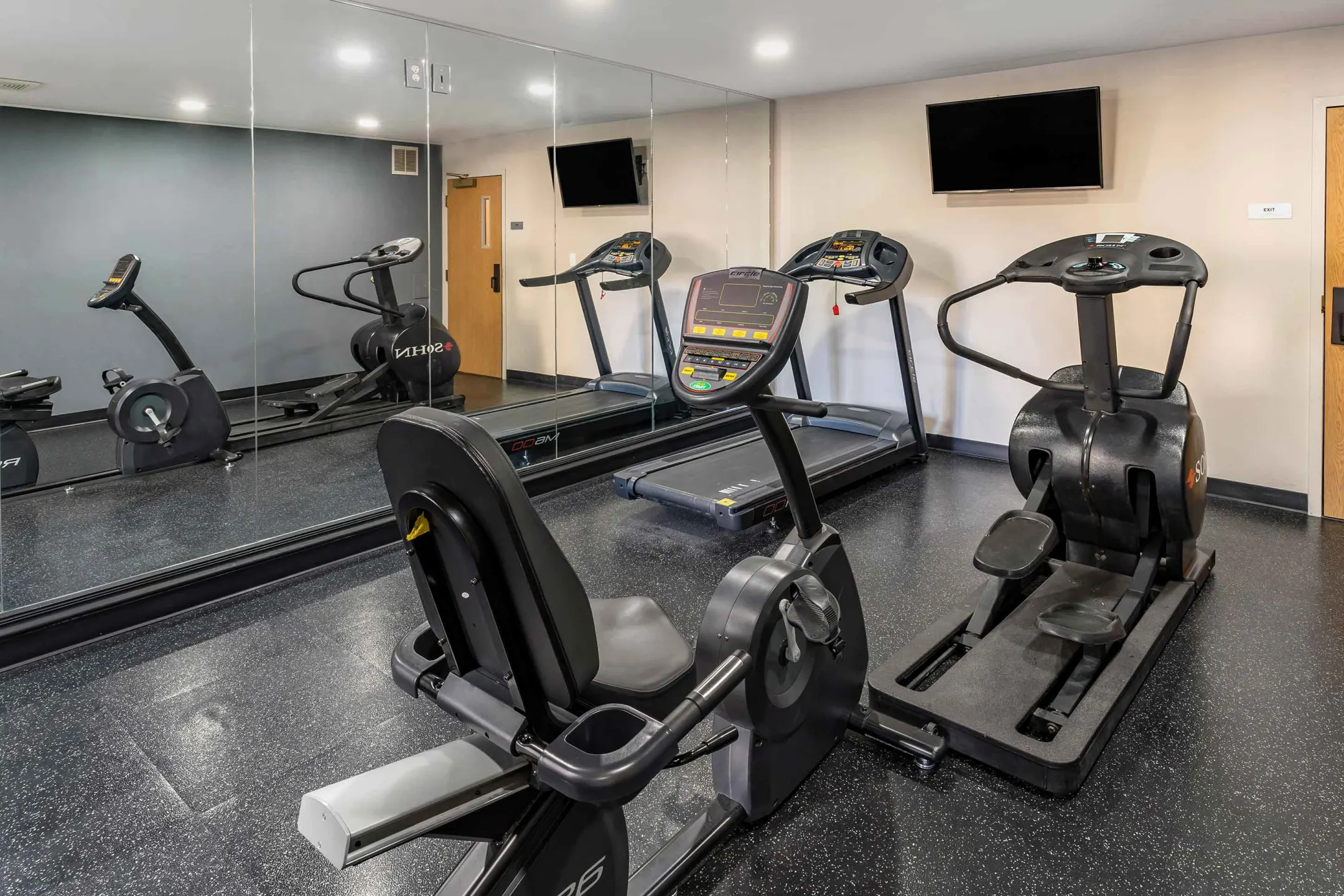 Fitness Weight Room - Furnished Studio - San Jose - Airport - San Jose, CA