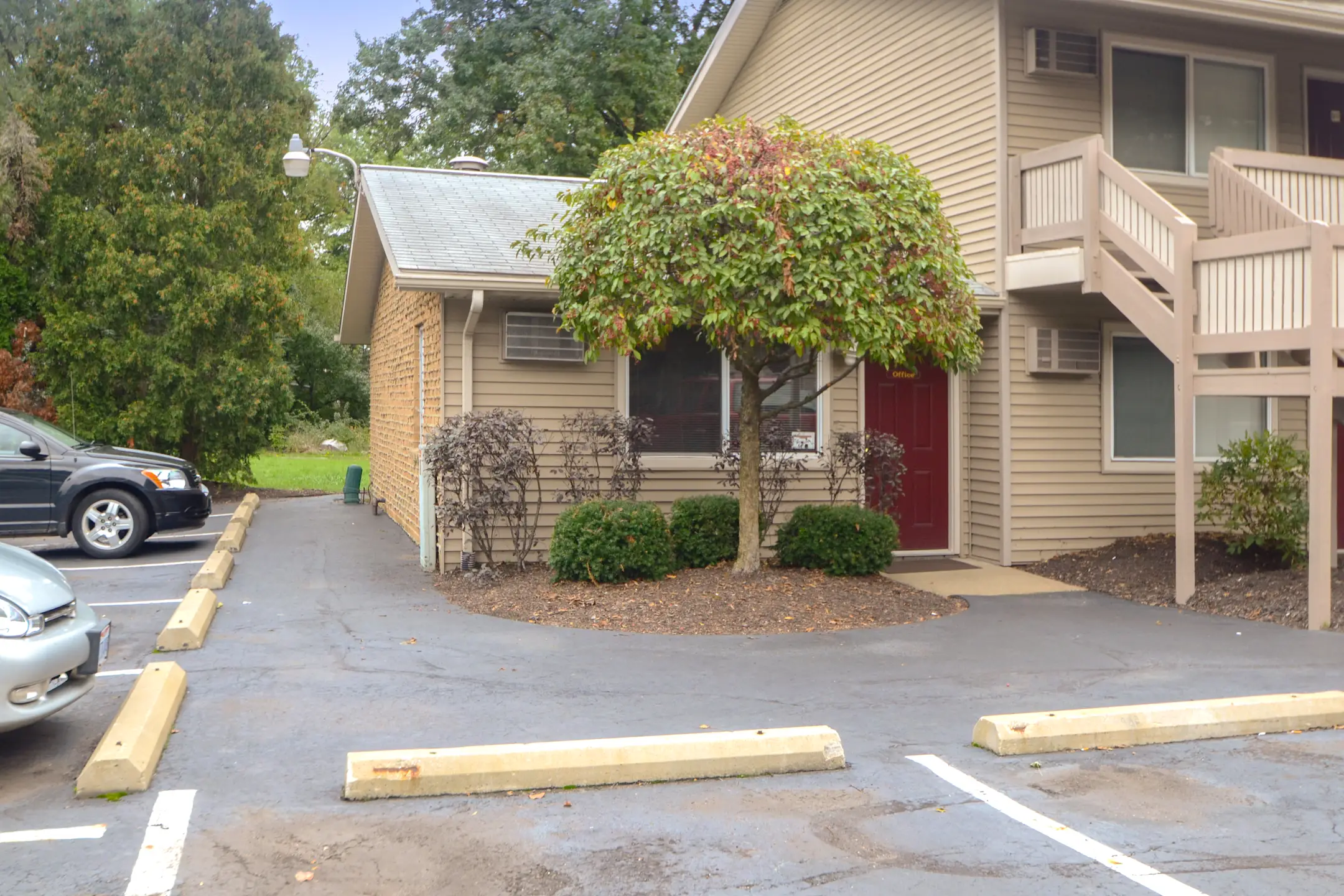 Mogadore Square Apartments Akron, OH 44312