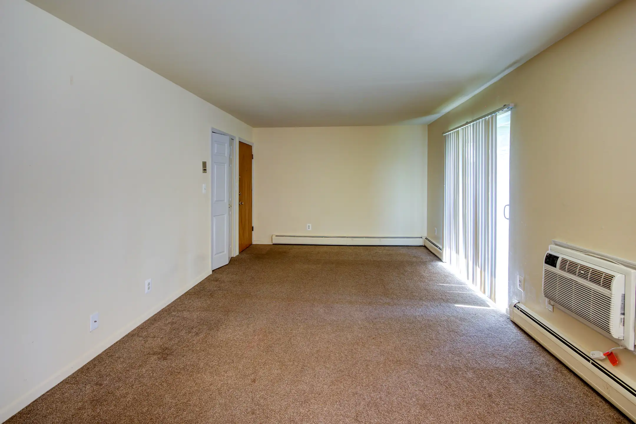 Fairfield Arms Apartments 14950 Fairfield St Livonia, MI Apartments