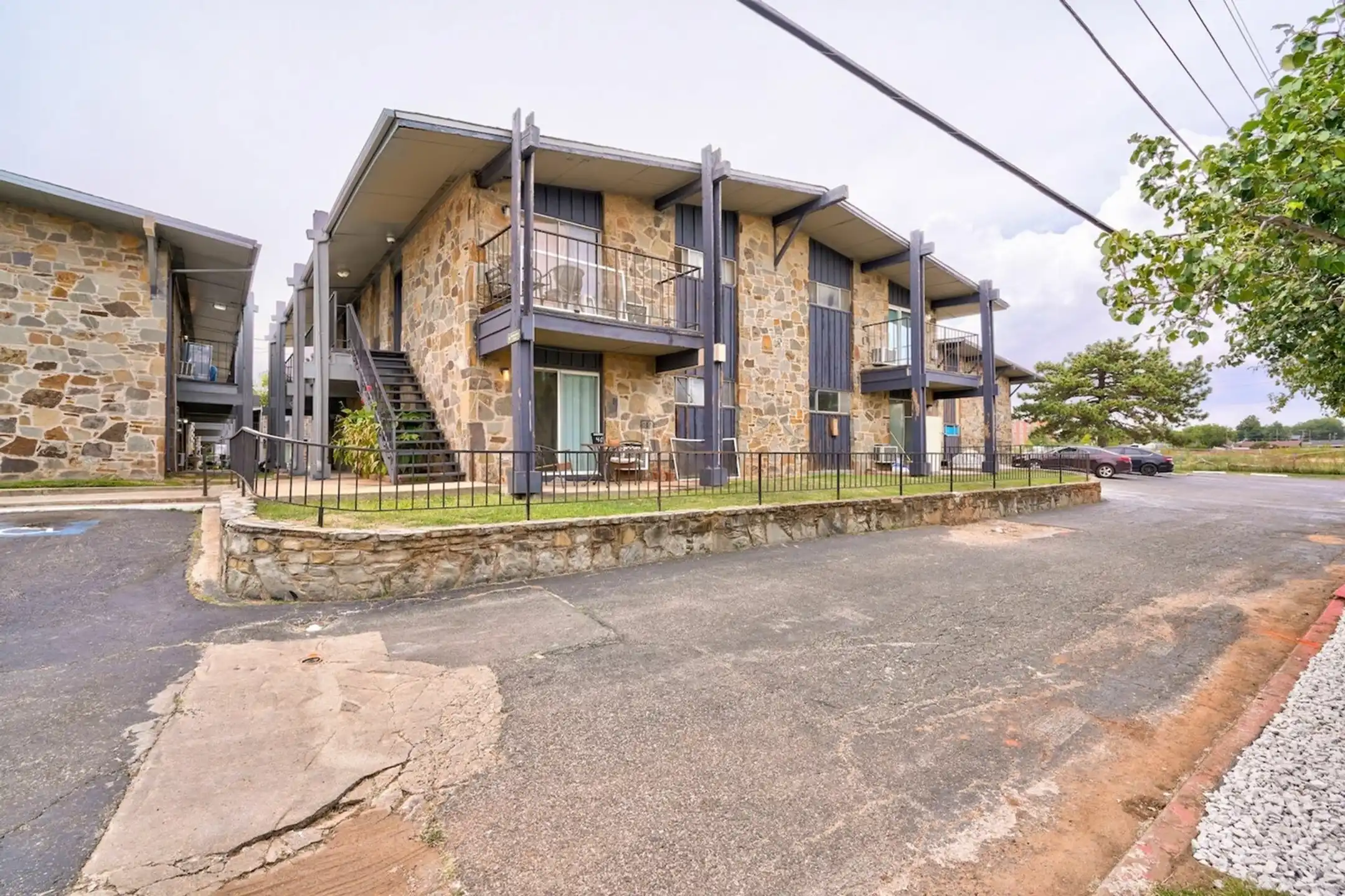 Oak Creek Apartments Oklahoma City, OK 73109