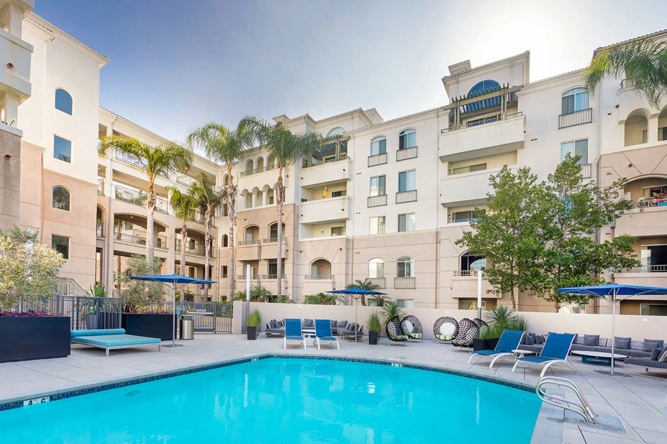 La Jolla Crossroads Apartments - San Diego, CA 92122