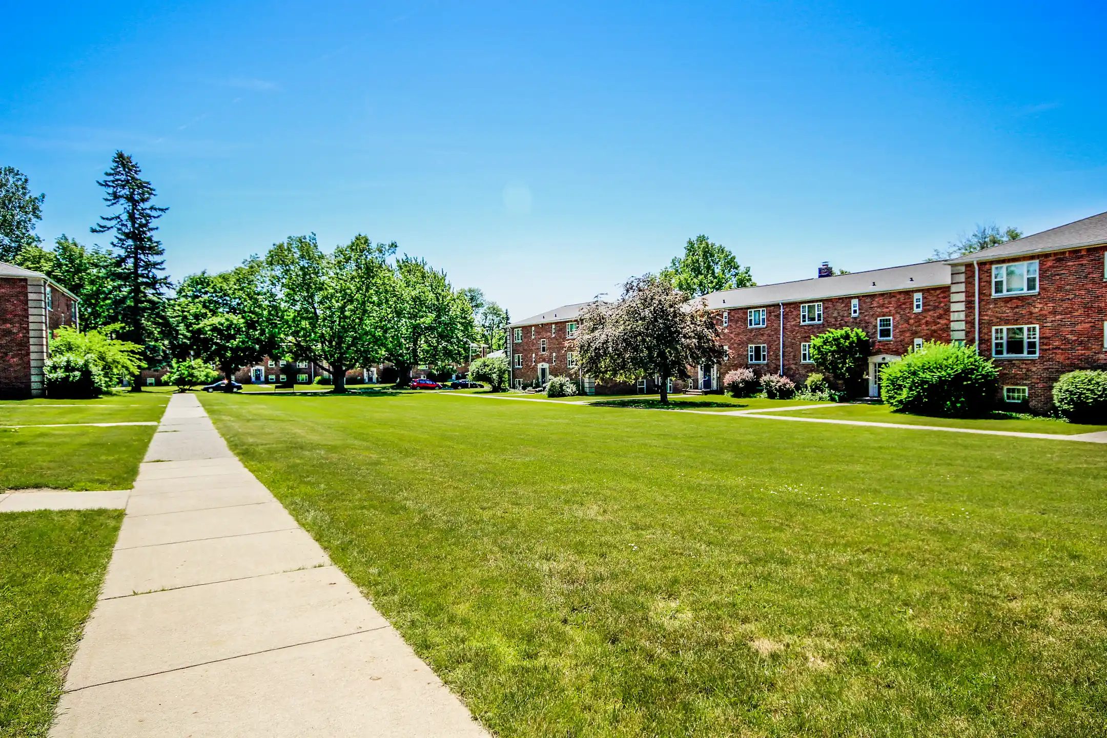 Elmwood Manor Apartments 329 Lilac Drive Rochester, NY for Rent