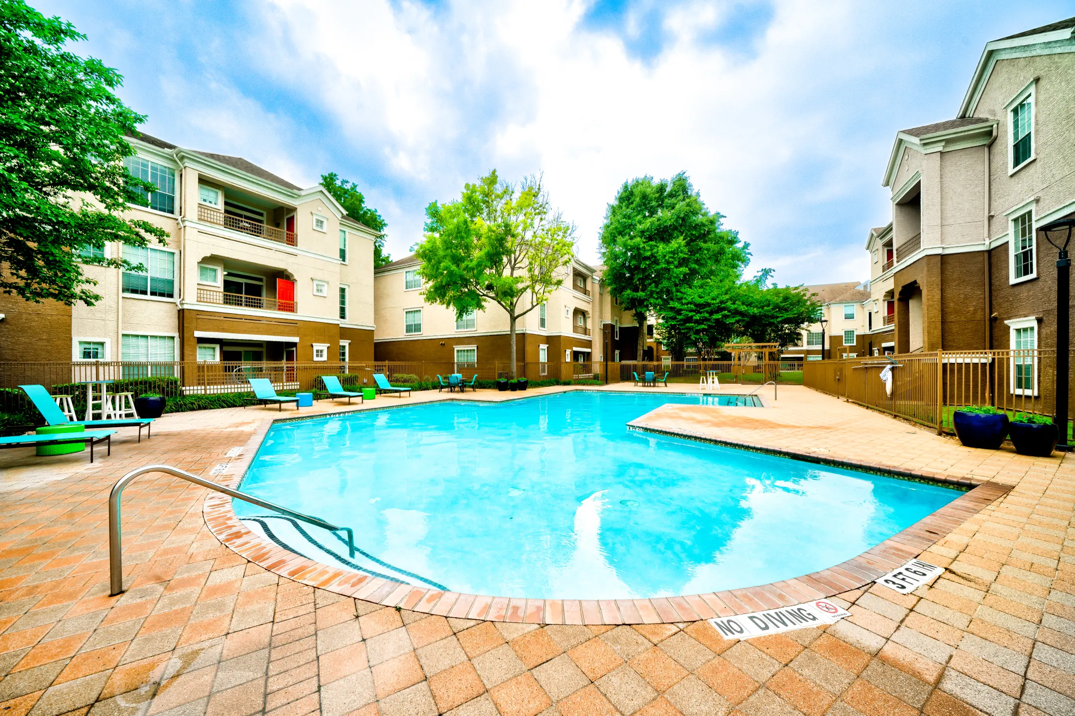 Cascade at Fountain Lake Apartments - Stafford, TX 77477