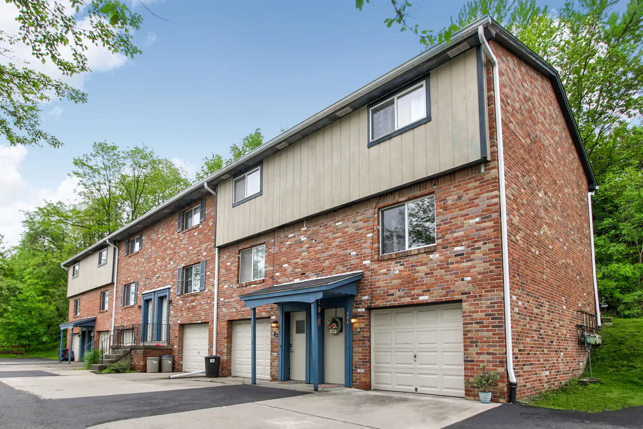 Building - Walnut Ridge Townhomes - Irwin, PA