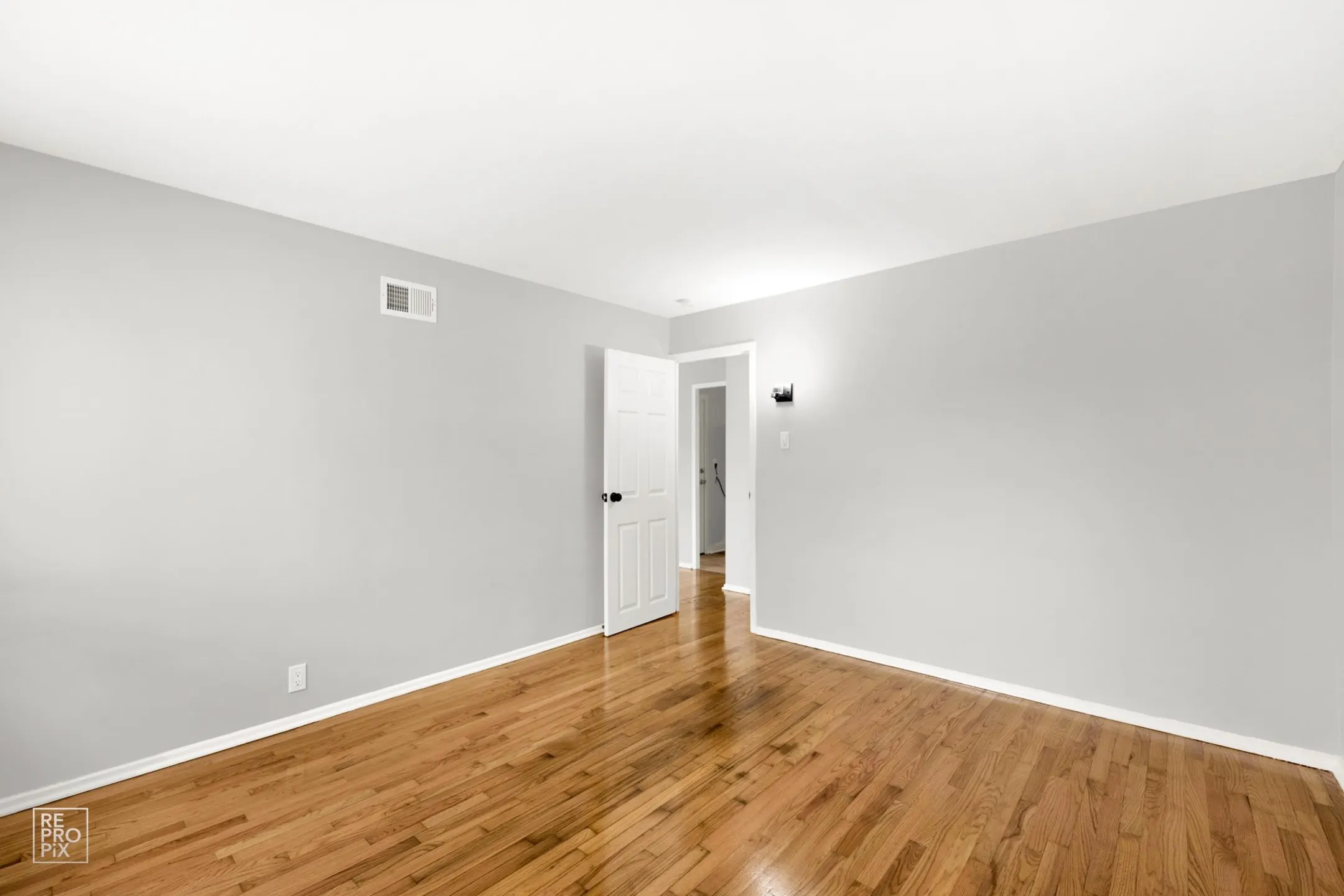 Living Room - Pangea Park Townhomes - Park Forest, IL