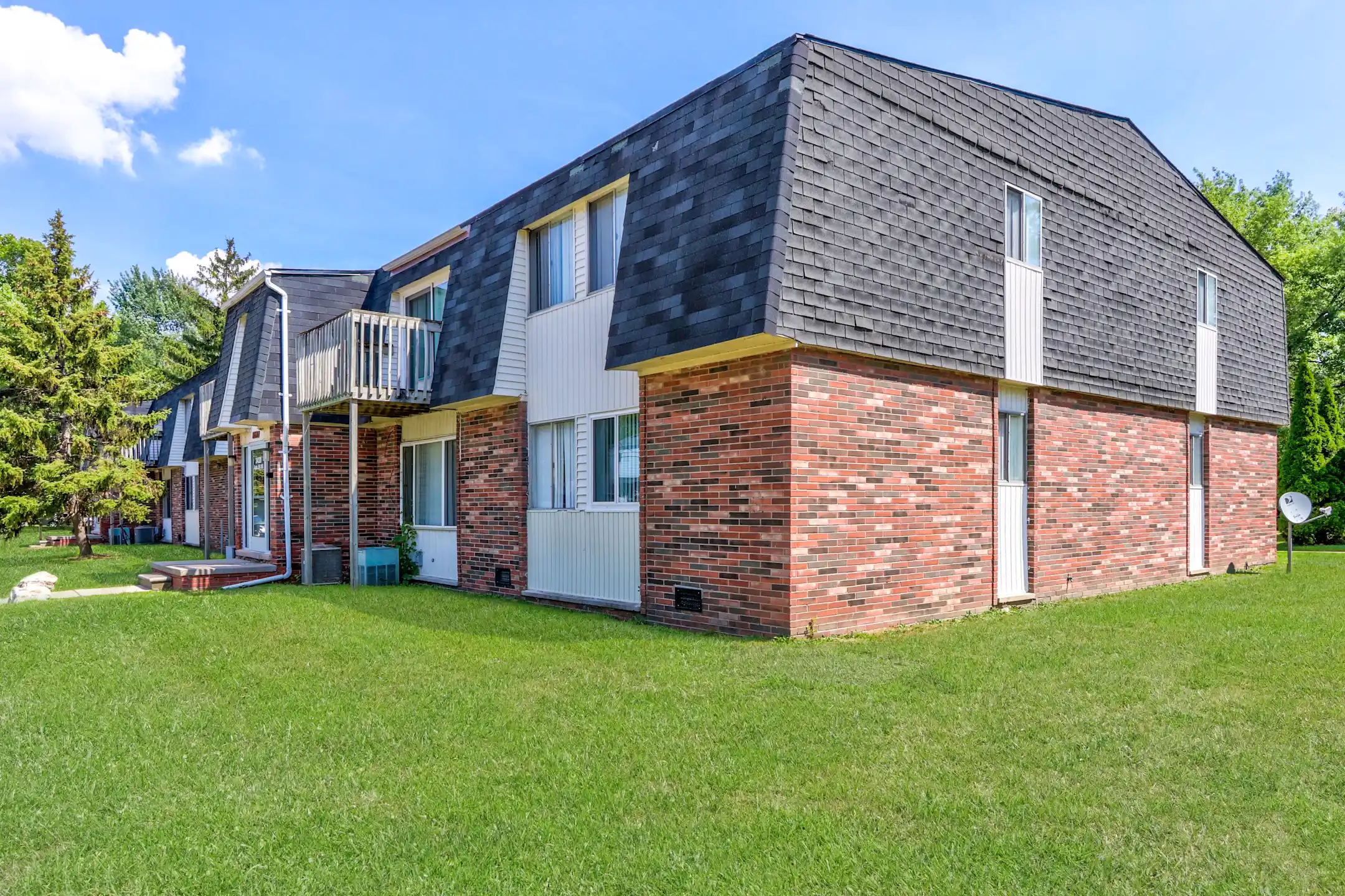 Parkway Village Apartments 24120 Denise Blvd Clinton Township, MI