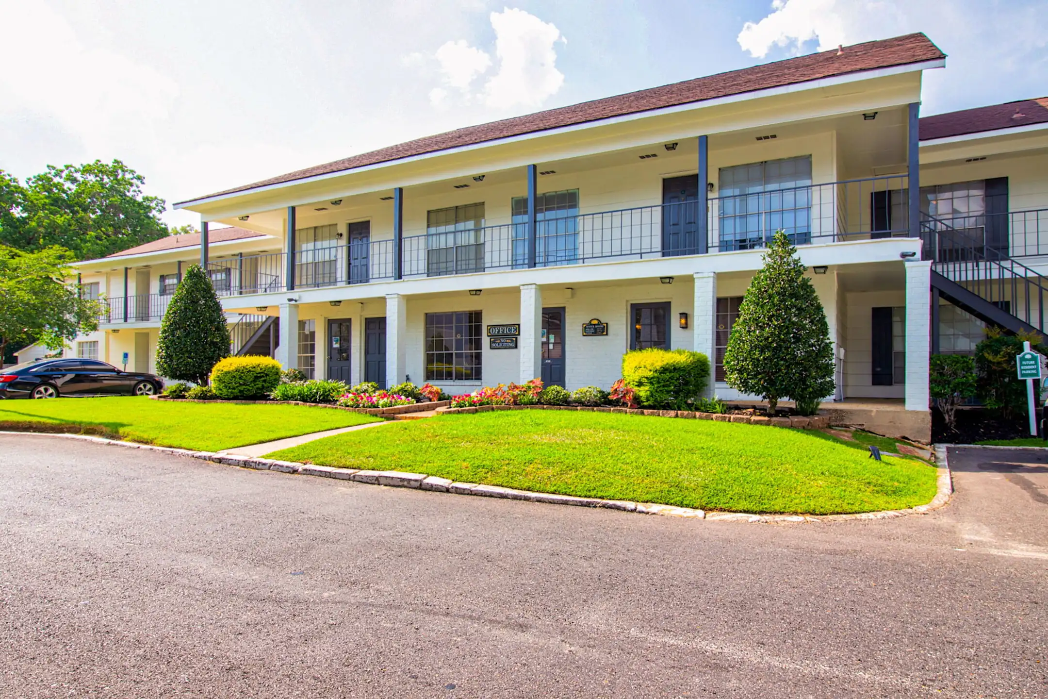 Jefferson Shadows Apartments 9771 Jefferson Hwy Baton Rouge, LA for