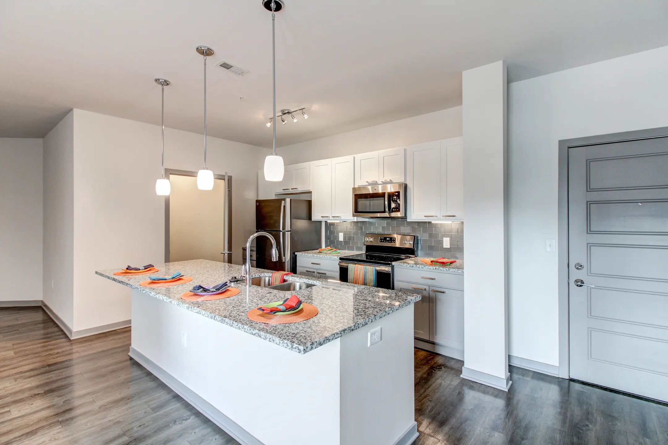 Crossroads Westside Apartments Kansas City, MO 64108