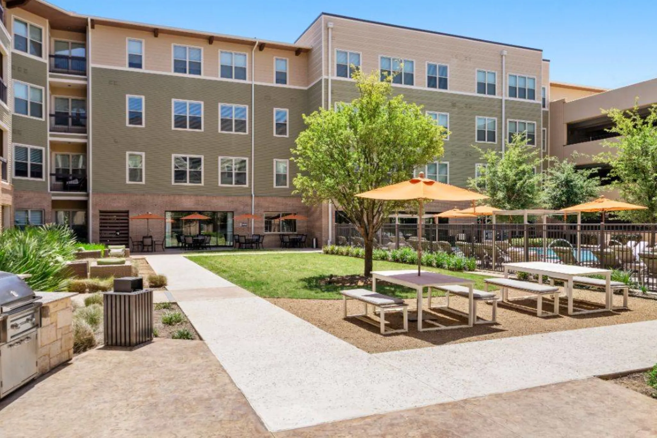 The Roosevelt at Arlington Commons 425 East Lamar Boulevard