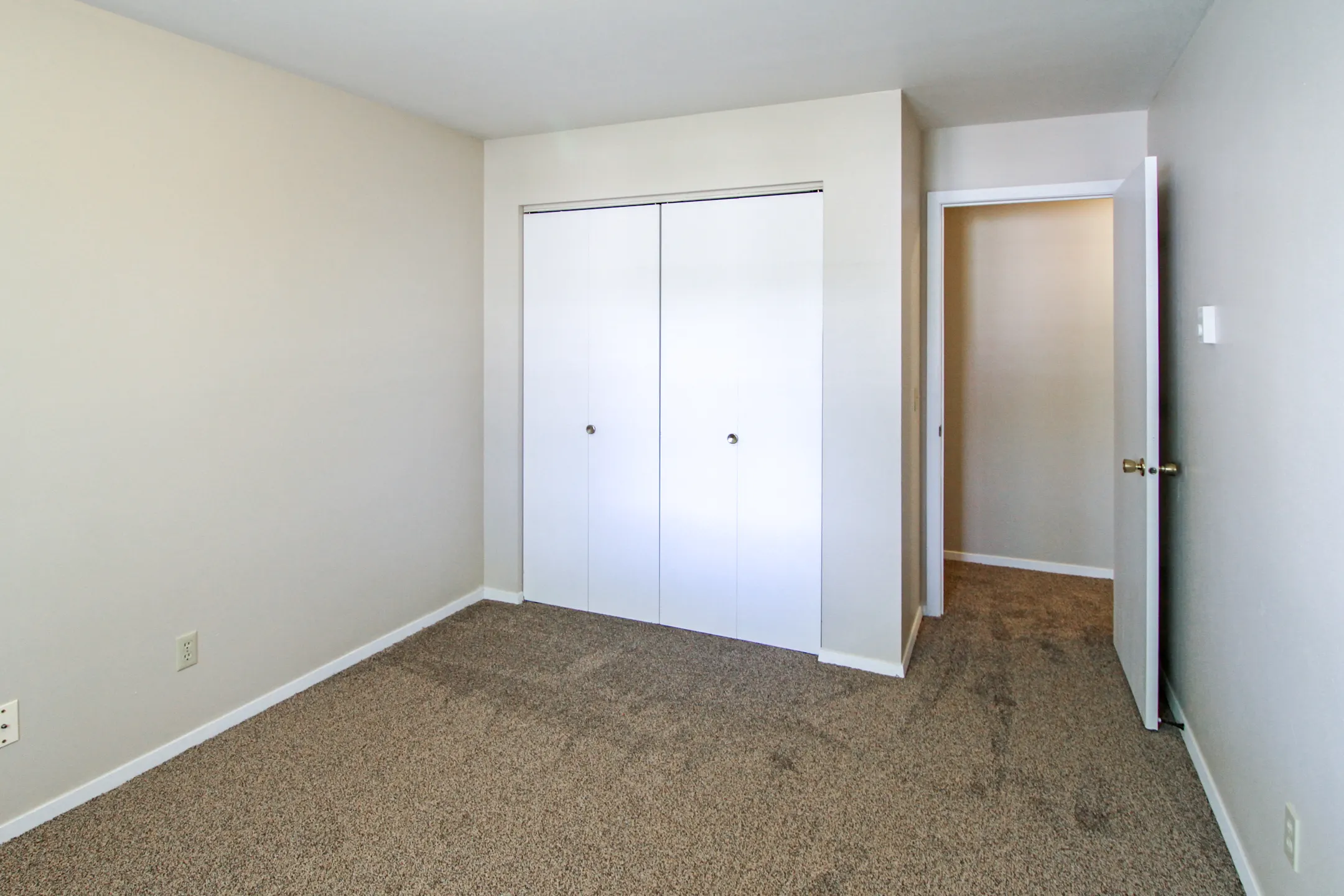 Silver Lake Apartments 917 Silver Lake Dr Portage, WI Apartments