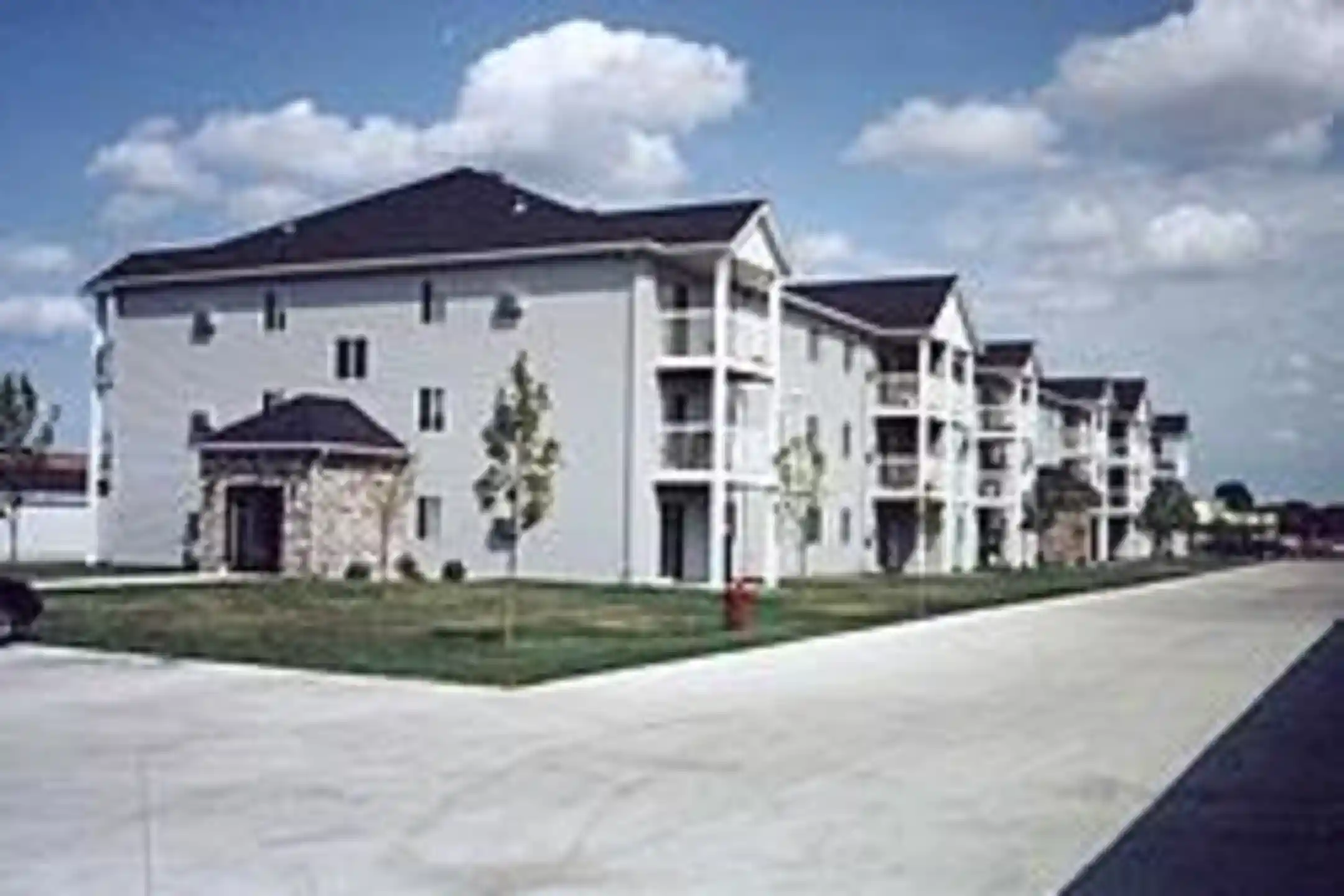 Brandy Hill Center Apartments 1435 33rd St S Fargo, ND Apartments