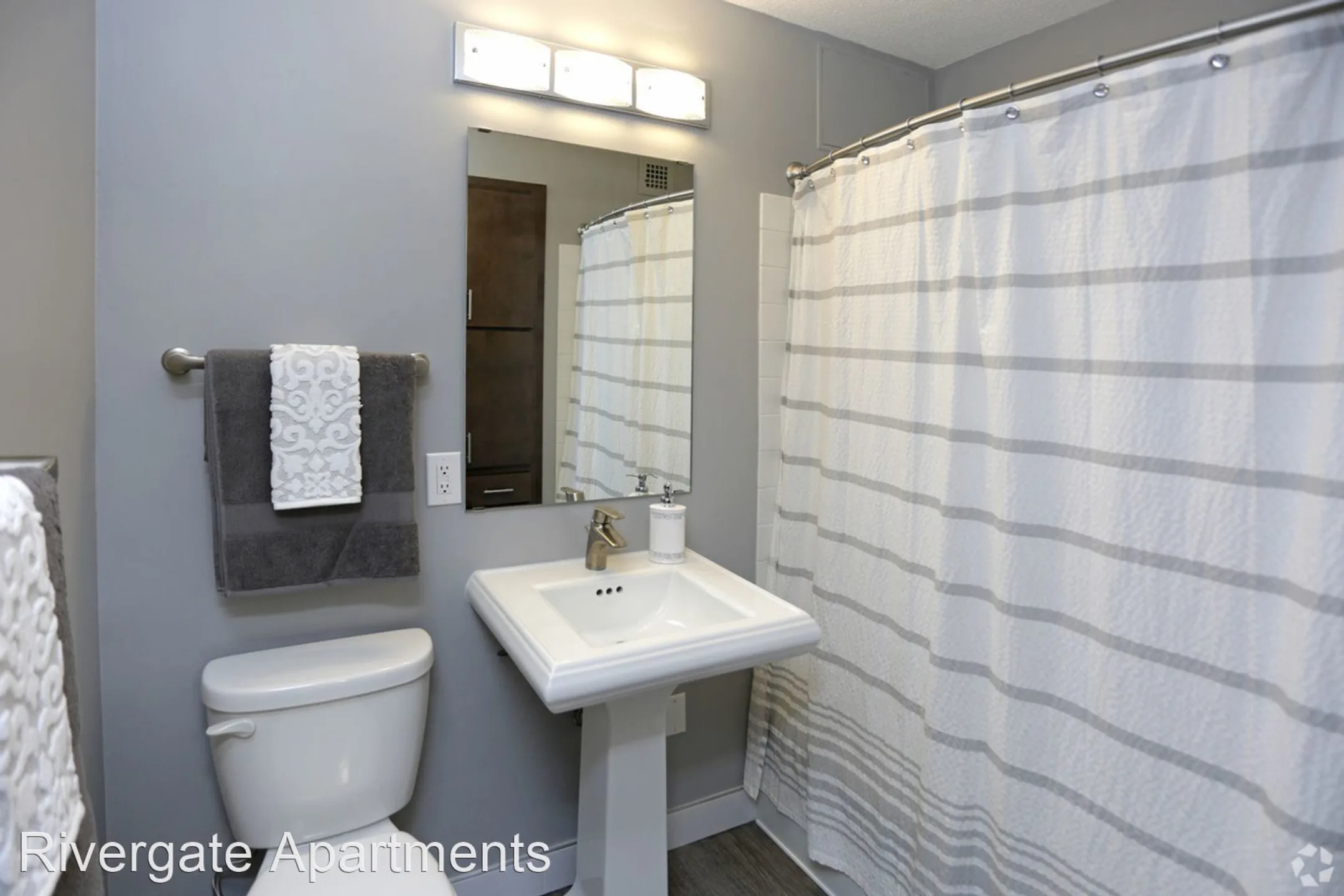 Bathroom - Rivergate Apartments - Minneapolis, MN