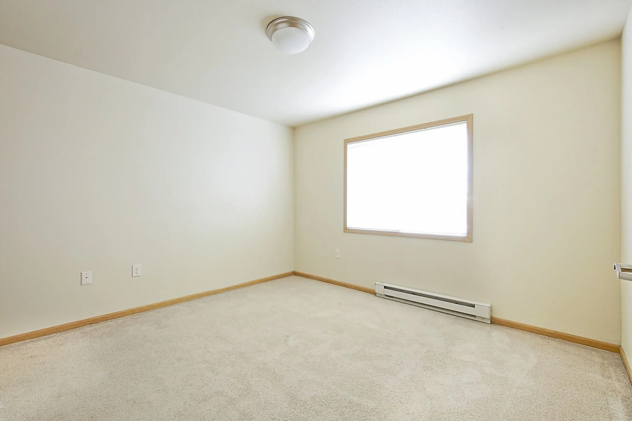 Bedroom - Hawk Pointe Apartments - Bismarck, ND