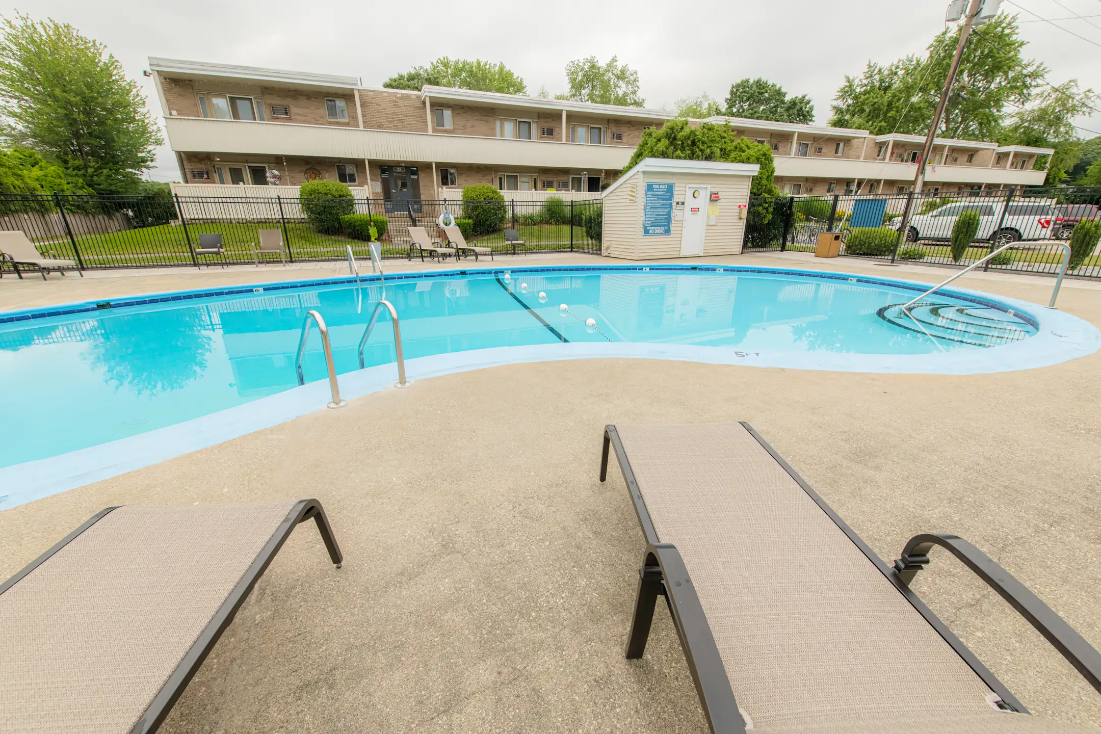 Sutton Place Apartments - Agawam, MA