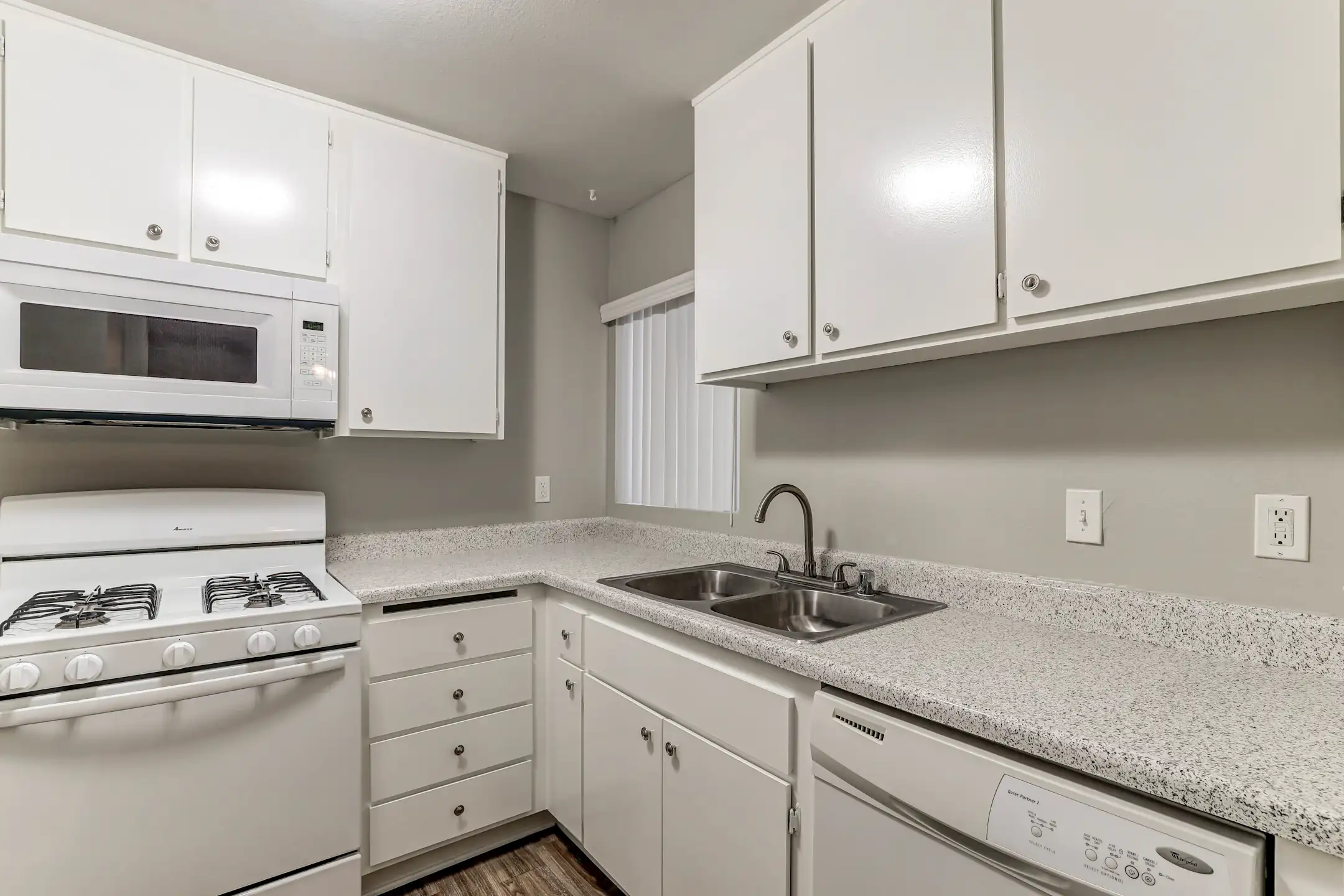 Kitchen - Concord Place Apartment Homes - Riverside, CA