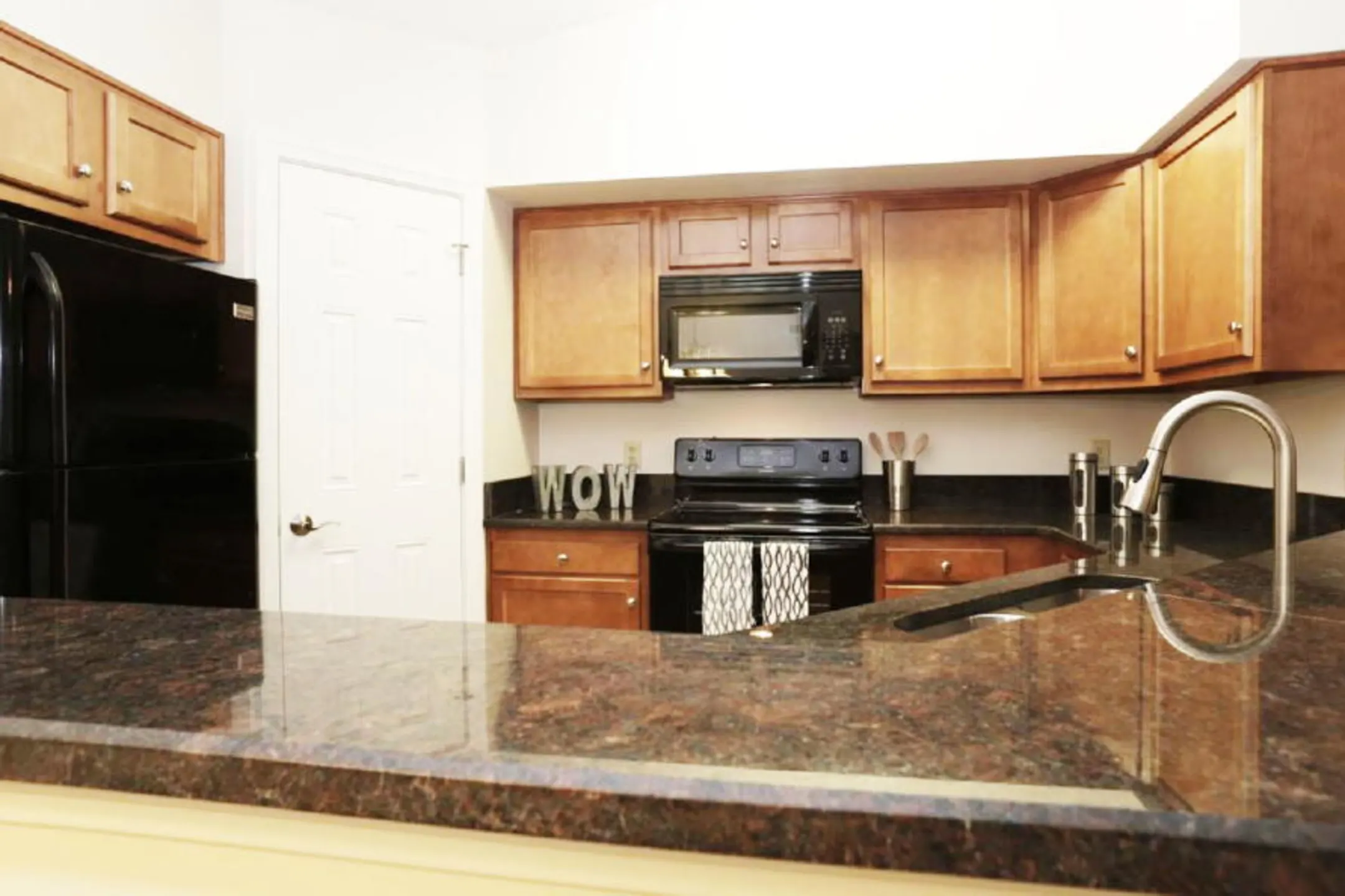 Kitchen - Southcreek Apartments - Youngstown, OH