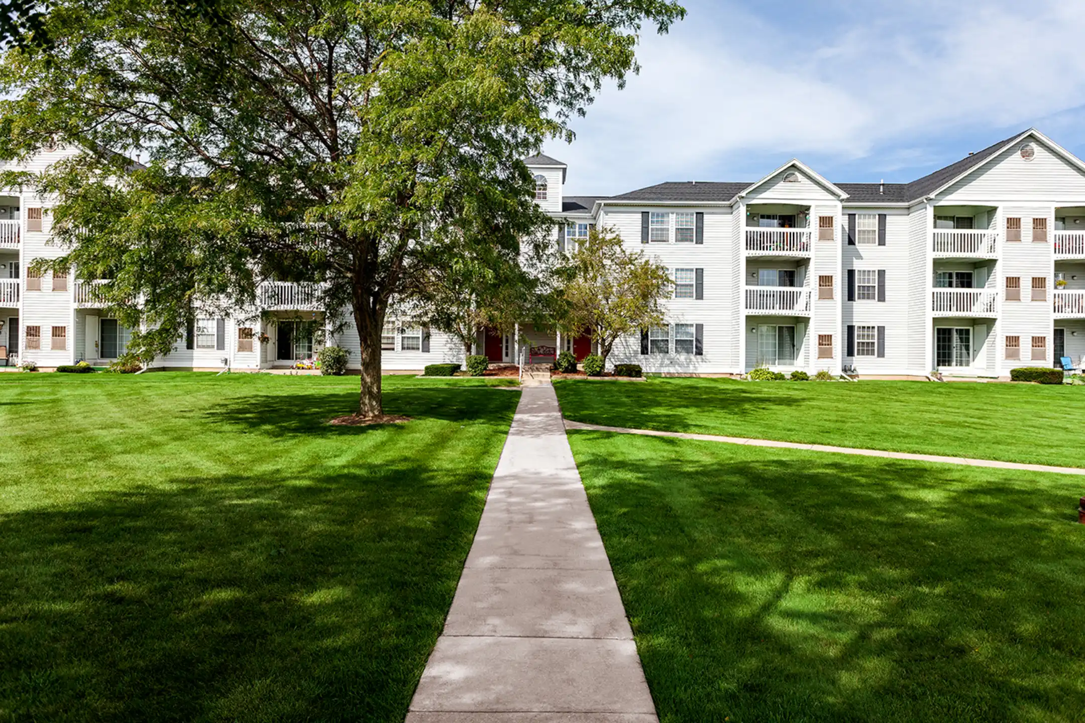 Fairfax Apartments 831 Brookside Dr Lansing, MI Apartments for Rent