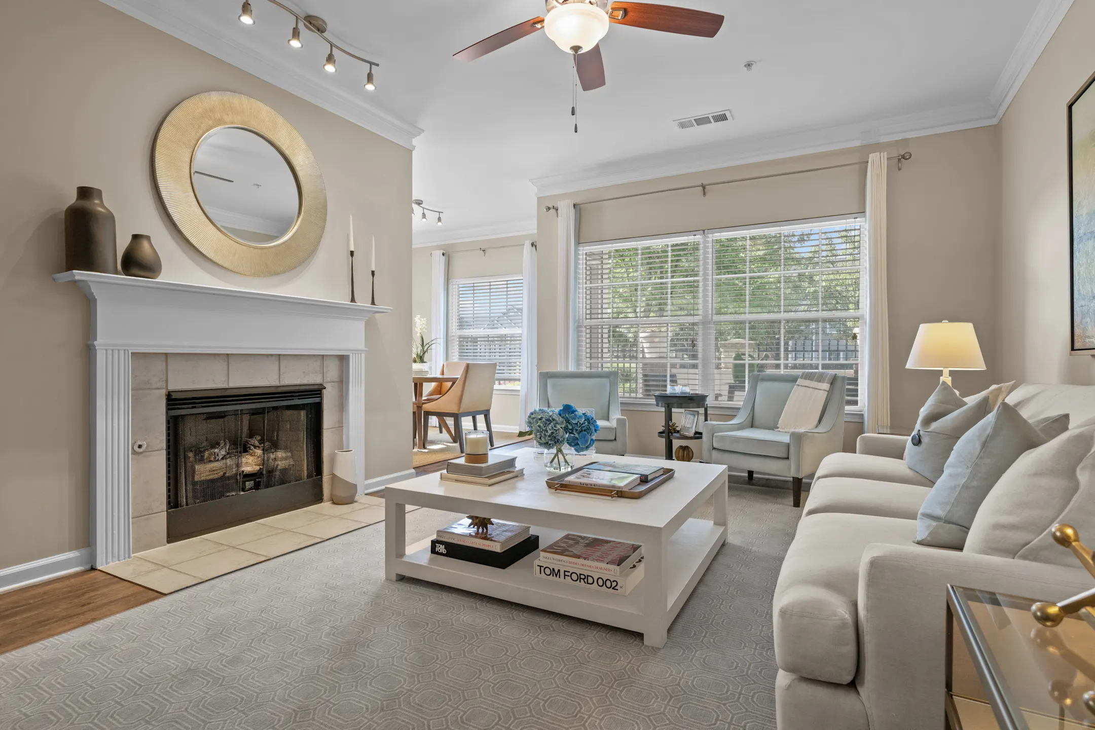 Living Room - Crowne at the Summit - Louisville, KY