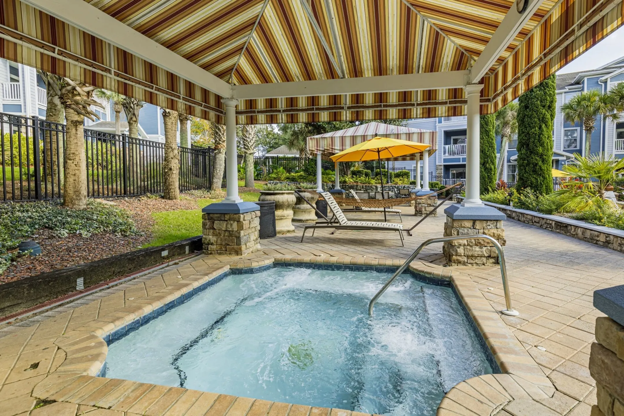 Pool - West 10 Apartments - Per Bed Lease - Tallahassee, FL
