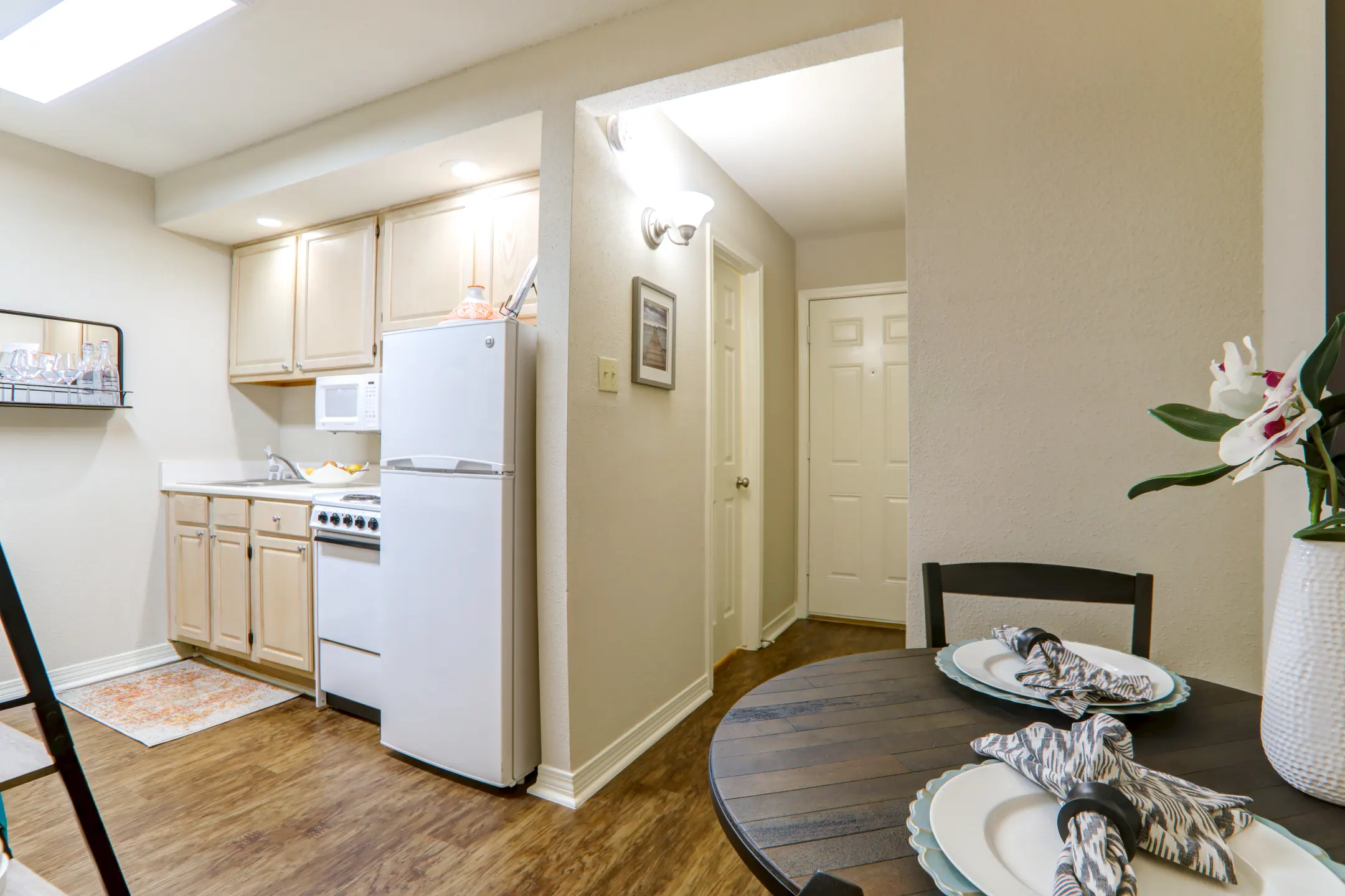 Chateau Napoleon 2300 Edenborn Ave Metairie, LA Apartments for Rent